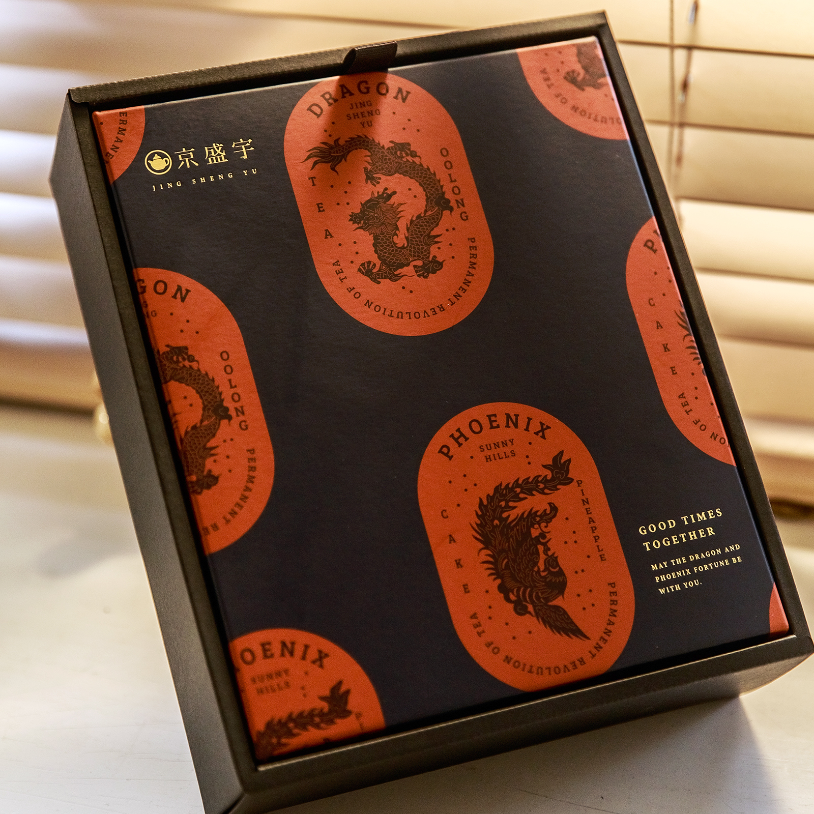 龍鳳呈祥禮盒-茶葉點心禮盒｜輕焙凍頂烏龍100g罐裝茶葉+微熱山丘鳳梨酥10入