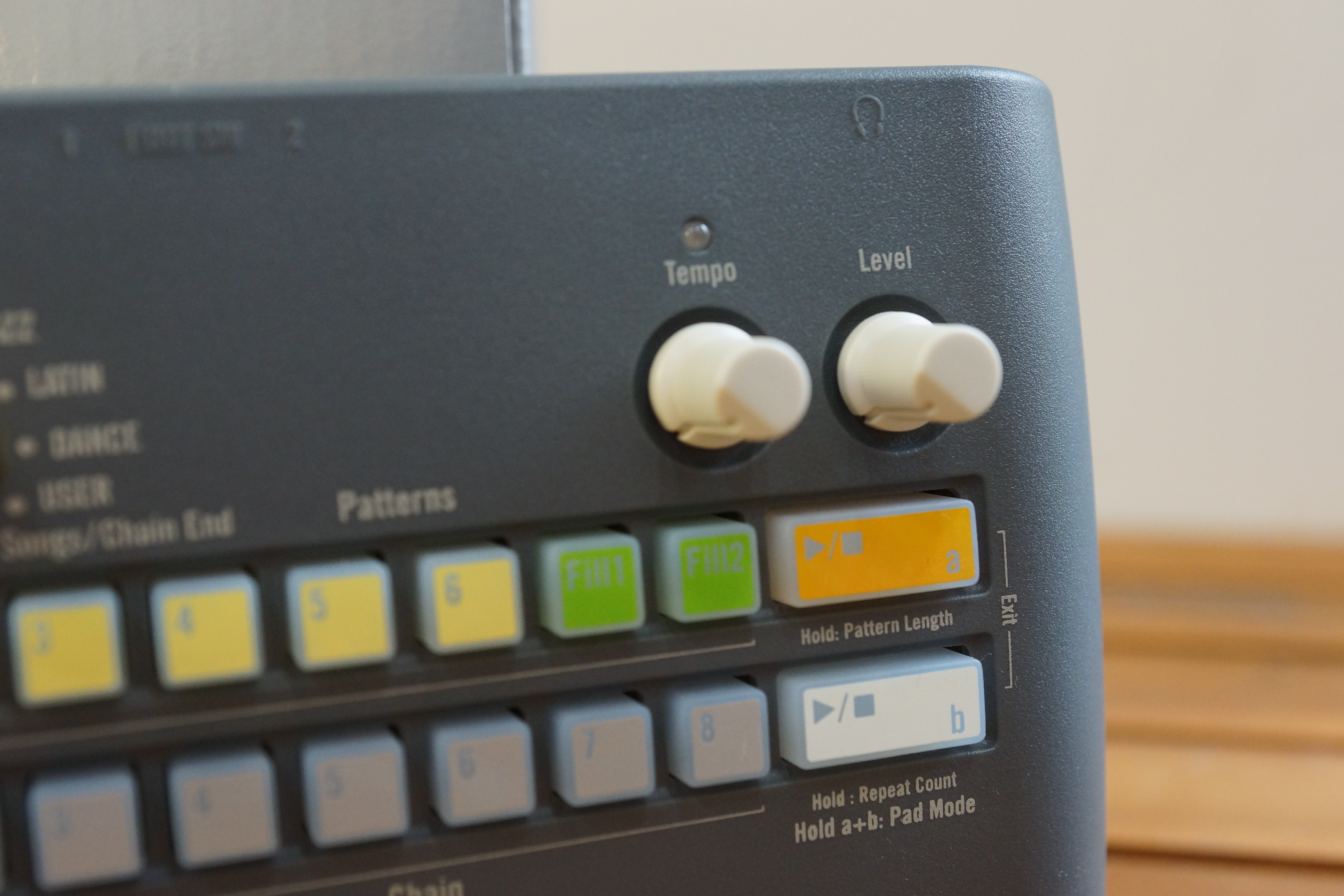 KORG 『總代理公司貨』 KORG KR mini 可攜式節奏機 鼓機 內建喇叭 可裝電池 第 3 張圖片｜三峽吉他 / Bass