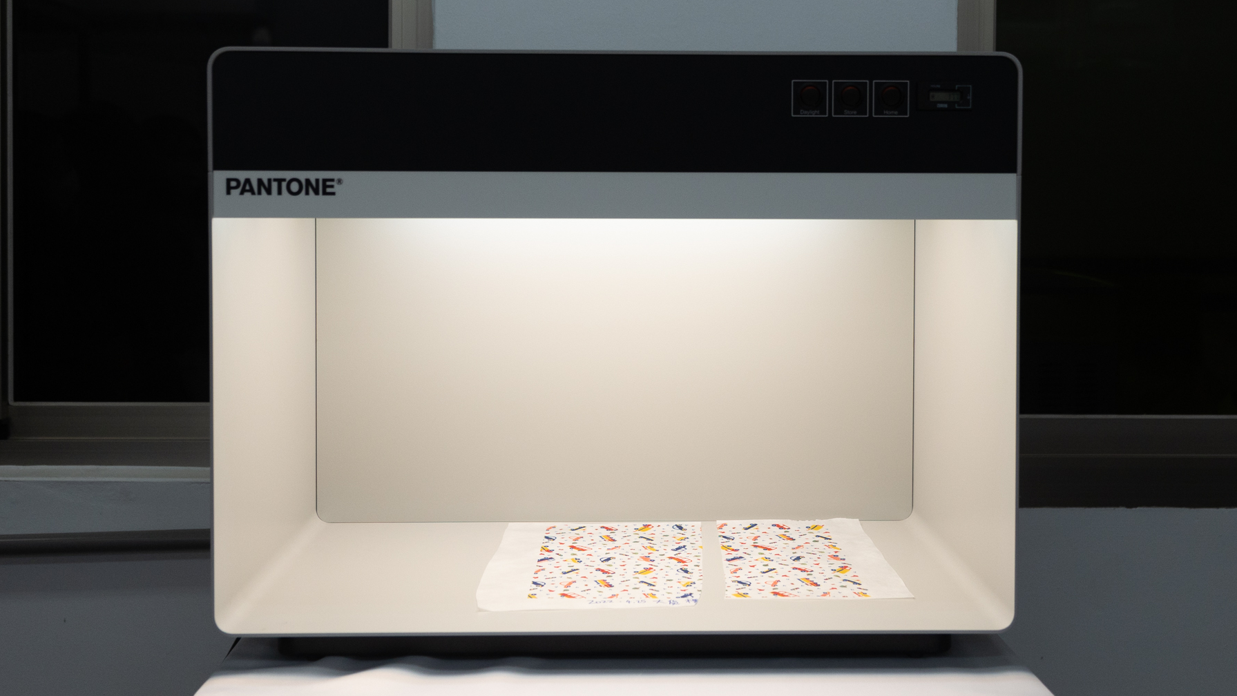 PANTONE對色燈箱
