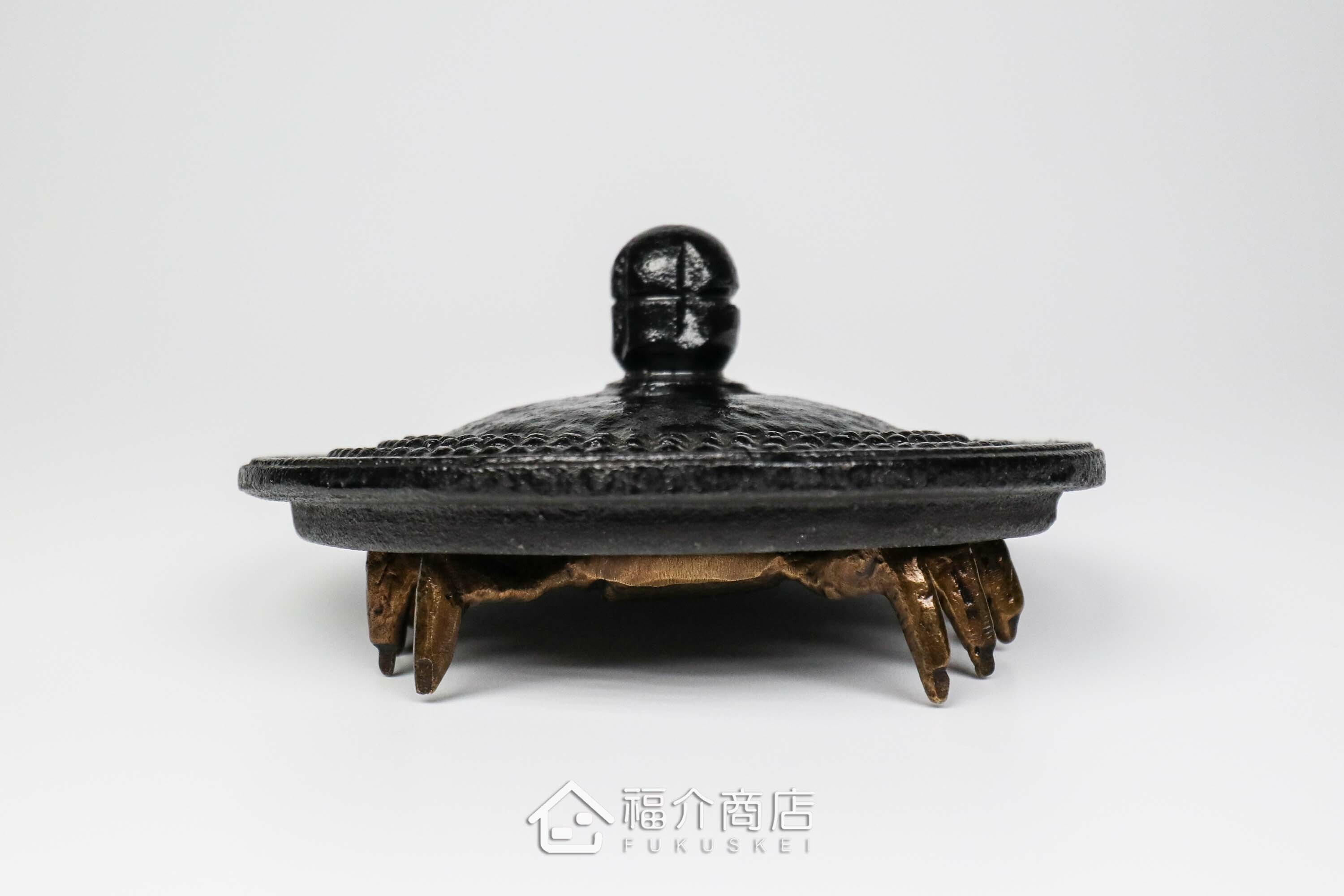 銅製螃蟹造型的蓋置與茶壺蓋