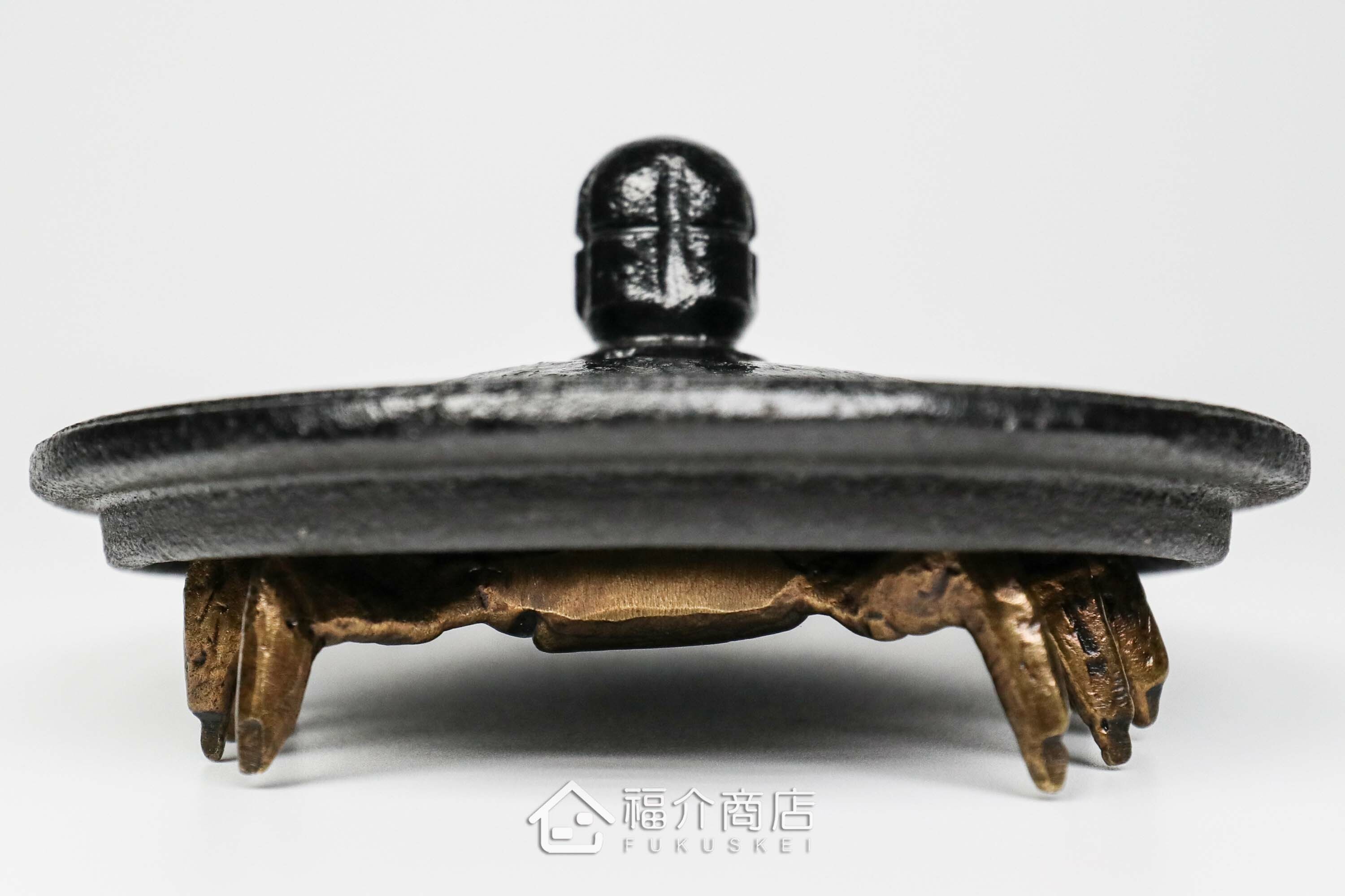 銅製螃蟹造型的蓋置與茶壺蓋