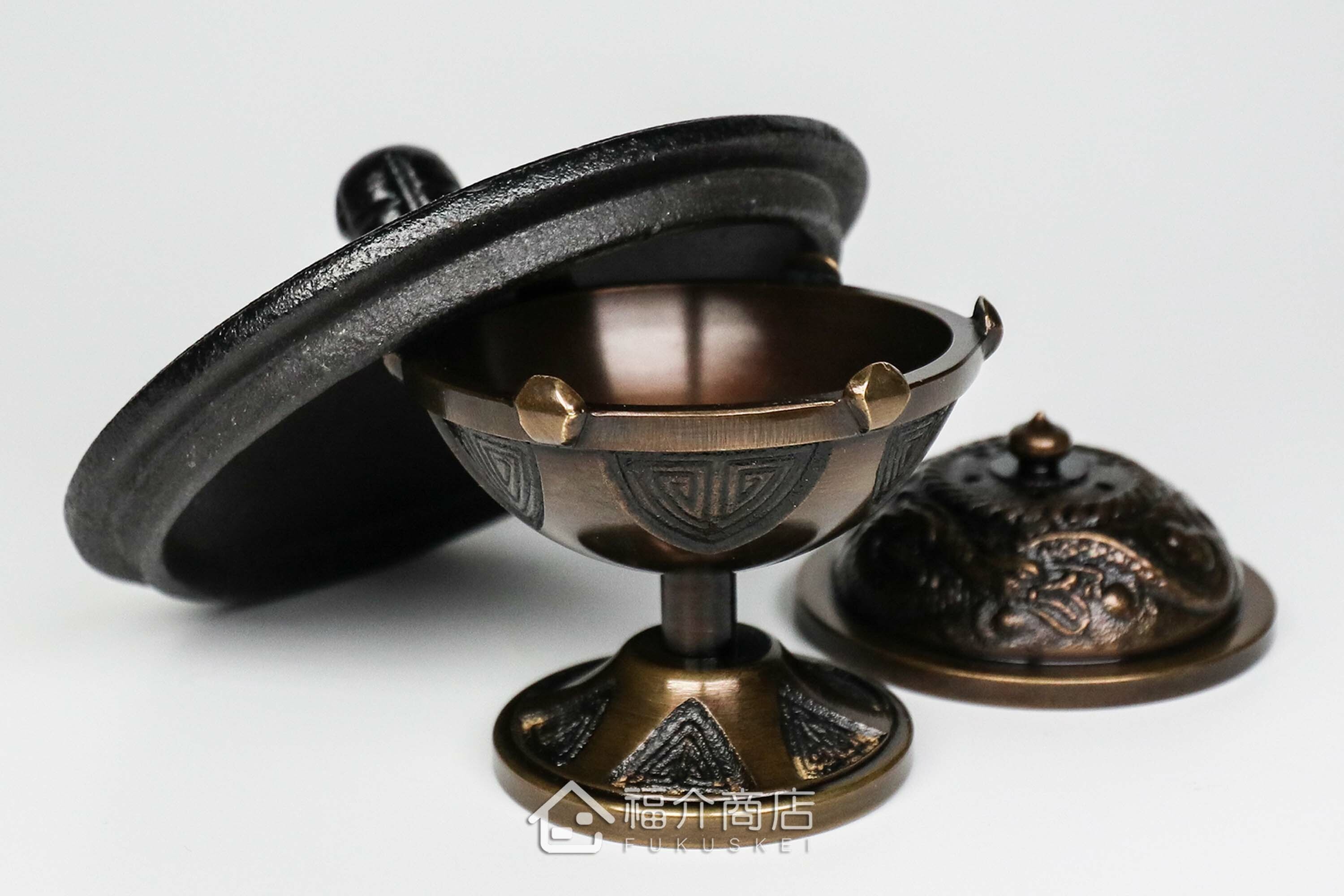 銅製香爐造型的蓋置與茶壺蓋
