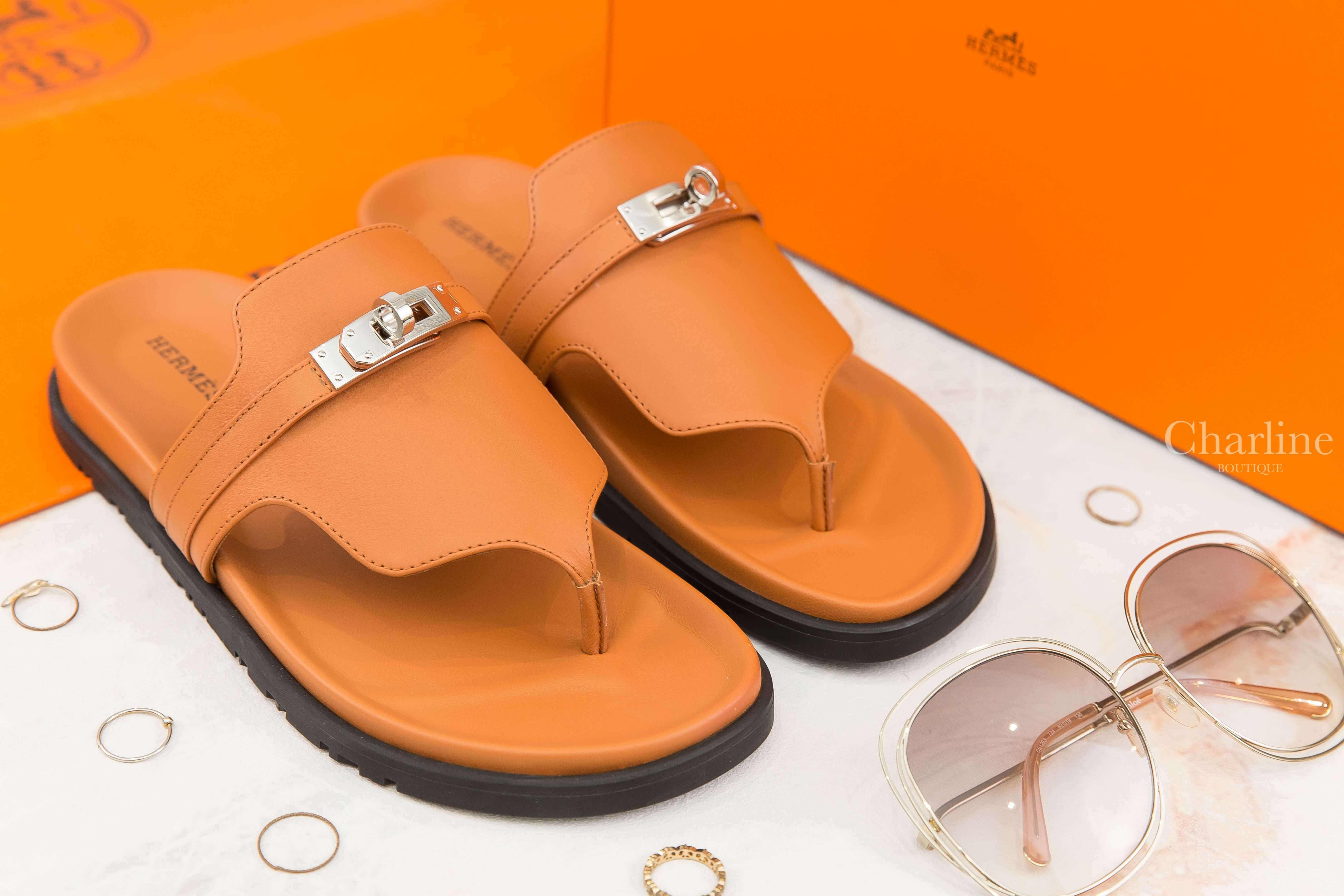 Hermès Empire Sandal 土棕色小牛皮黑底銀釦橡膠平底拖鞋