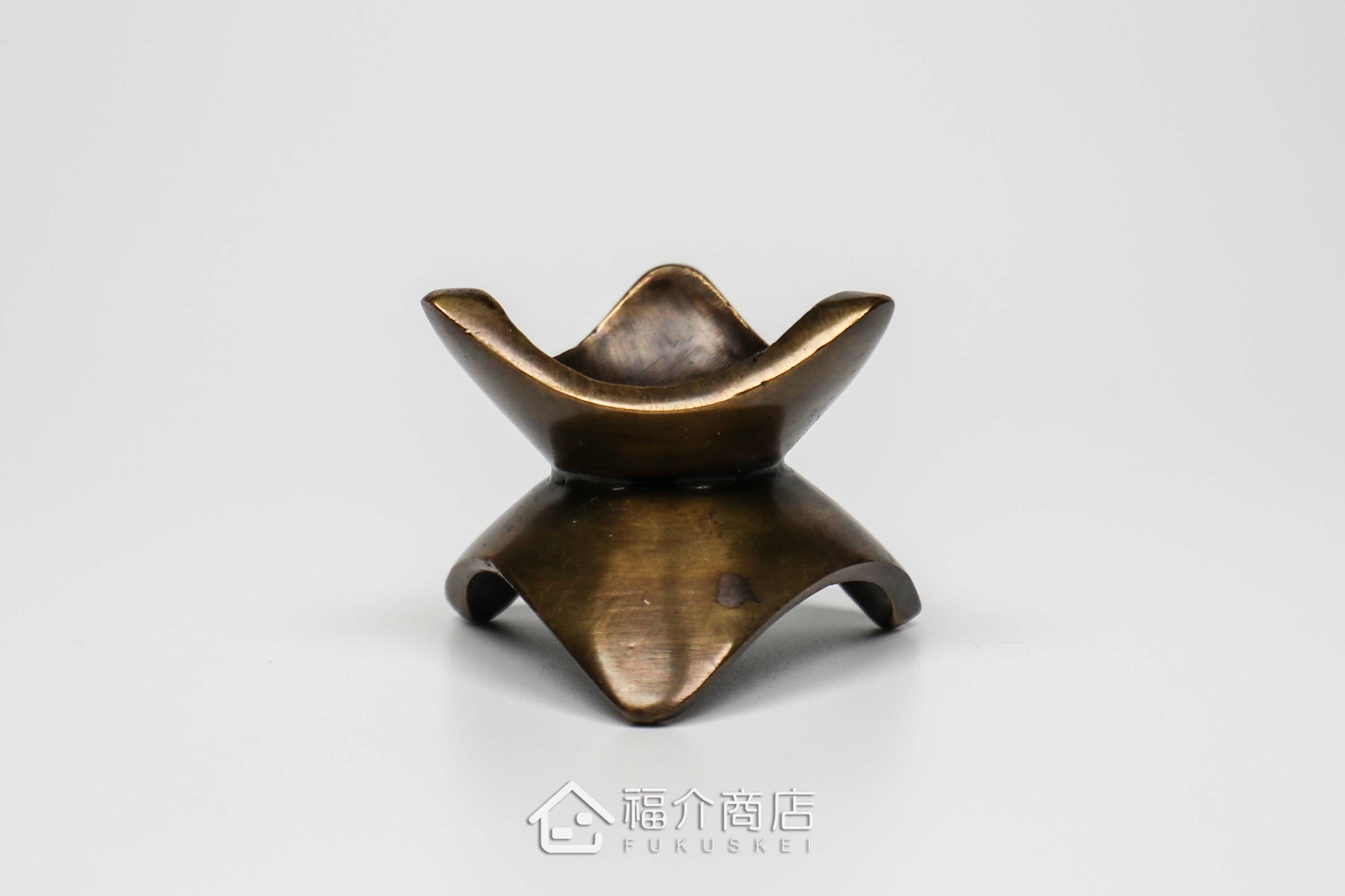 銅製三葉造型的茶壺蓋放置工具