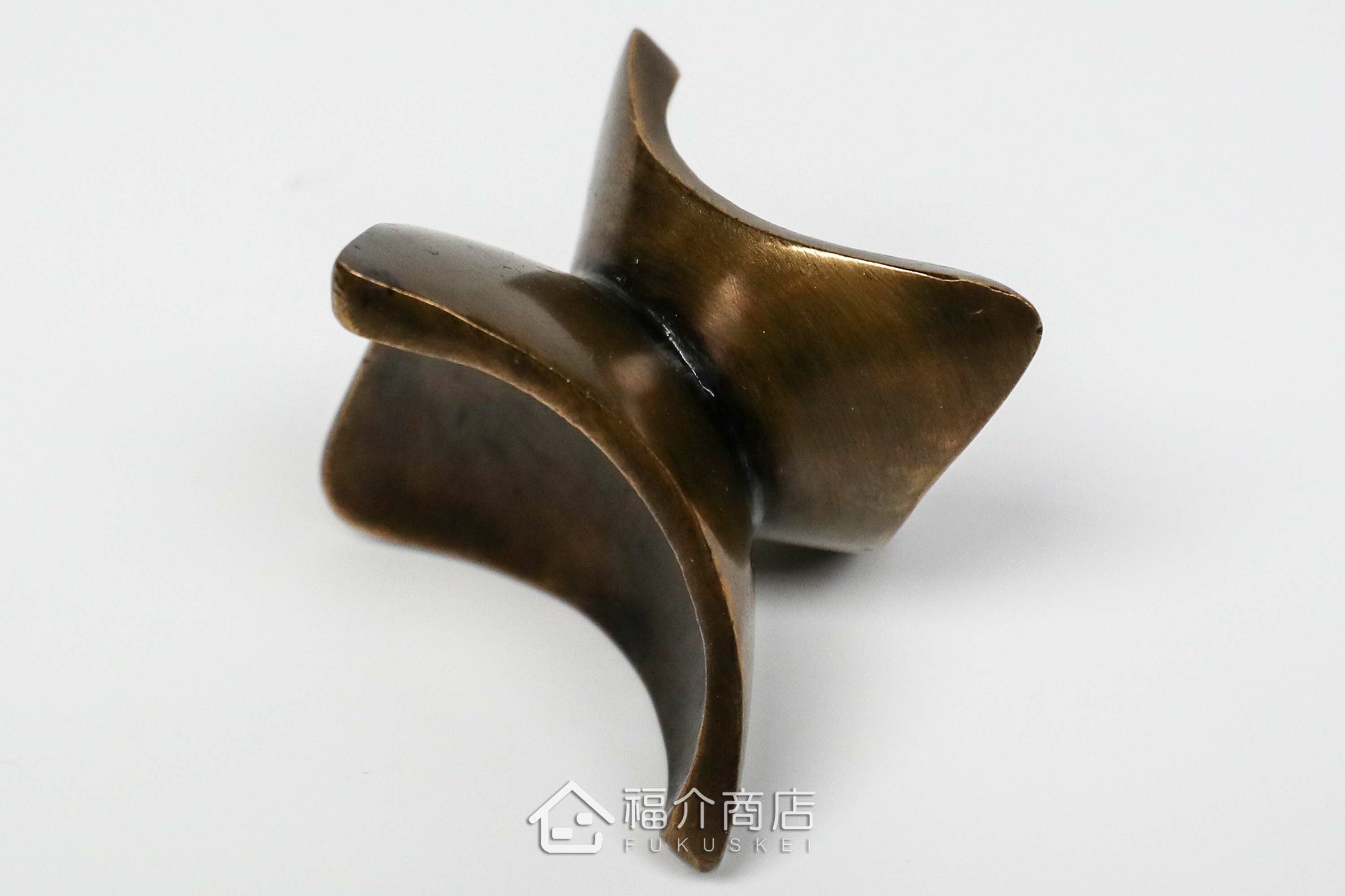 銅製三葉造型的蓋置