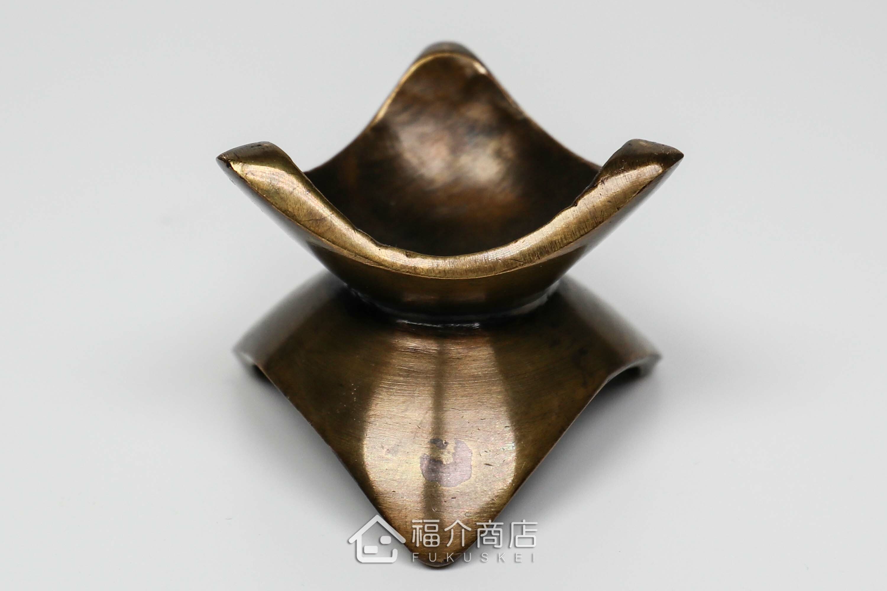 銅材質三葉造型的茶壺蓋架