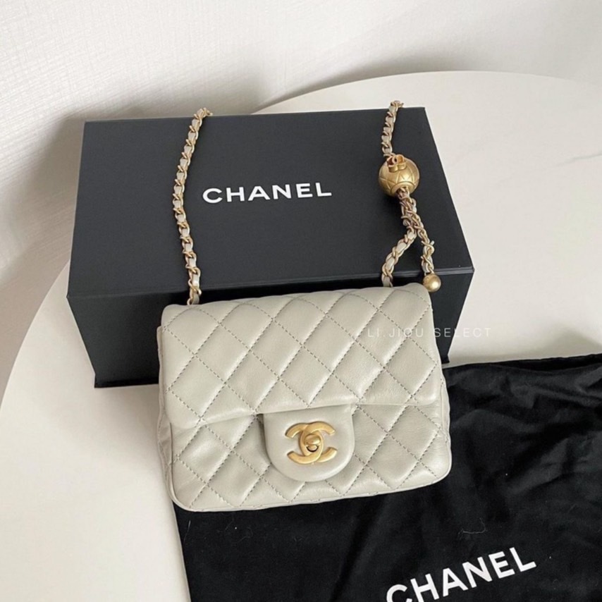 Chanel 鼠尾草灰金球羊皮方胖