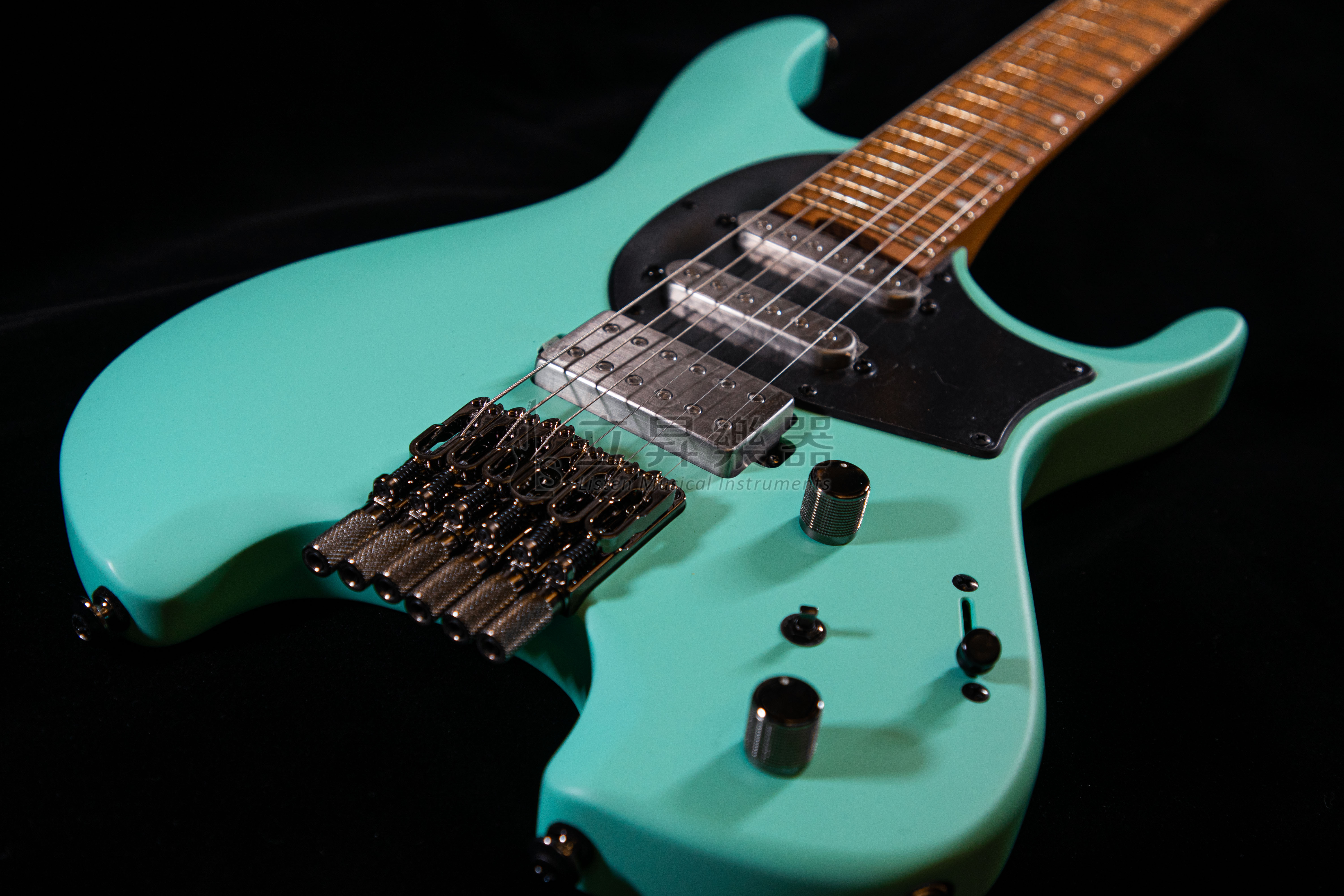 Ibanez Ibanez Q54-SFM 無頭琴 電吉他 霧面泡沫綠色 3拼烘烤楓木/非洲玫瑰木琴頸 單單雙 螢光側點鑲嵌 第 3 張圖片｜三峽吉他 / Bass