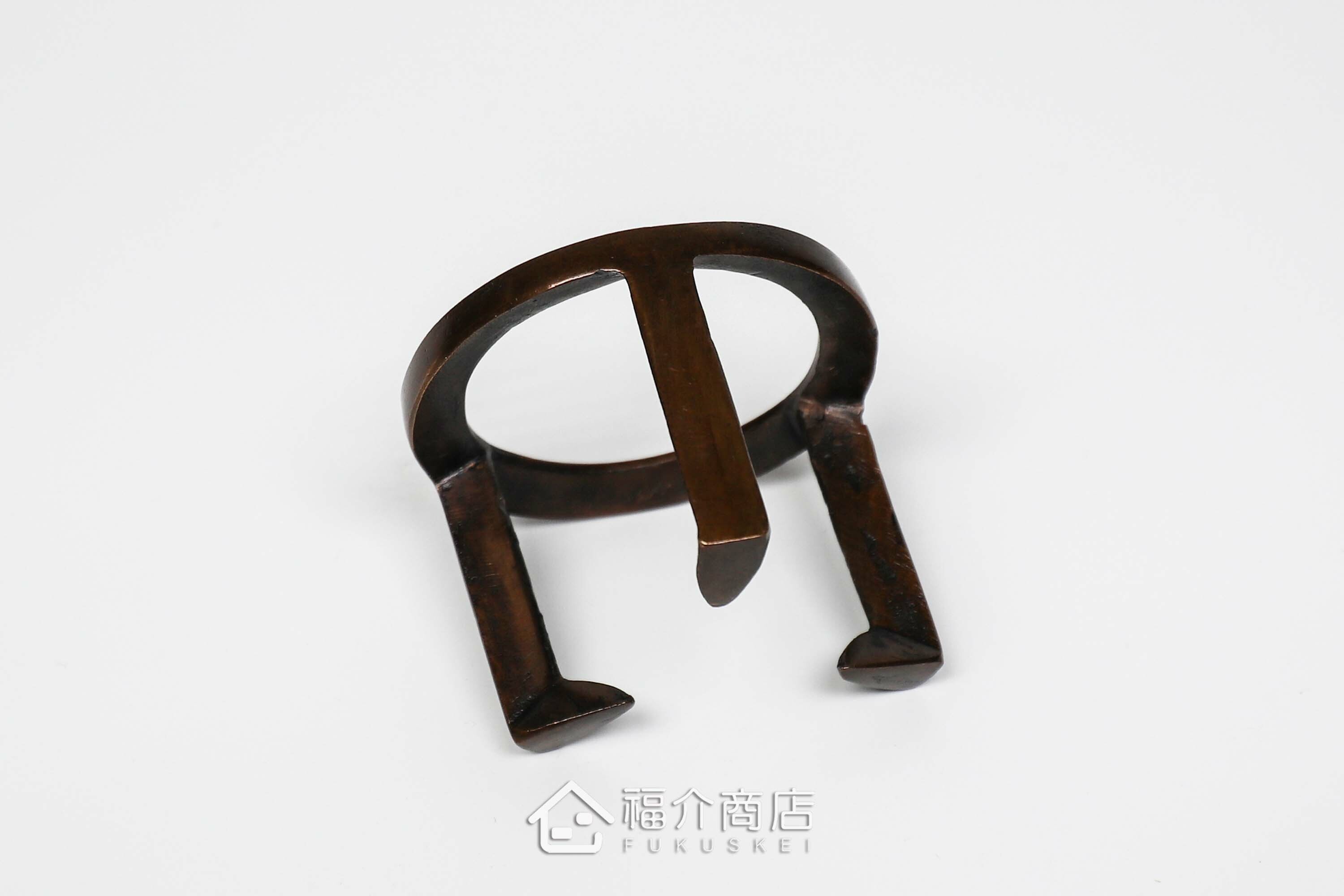 銅材質五德造型的茶壺蓋架