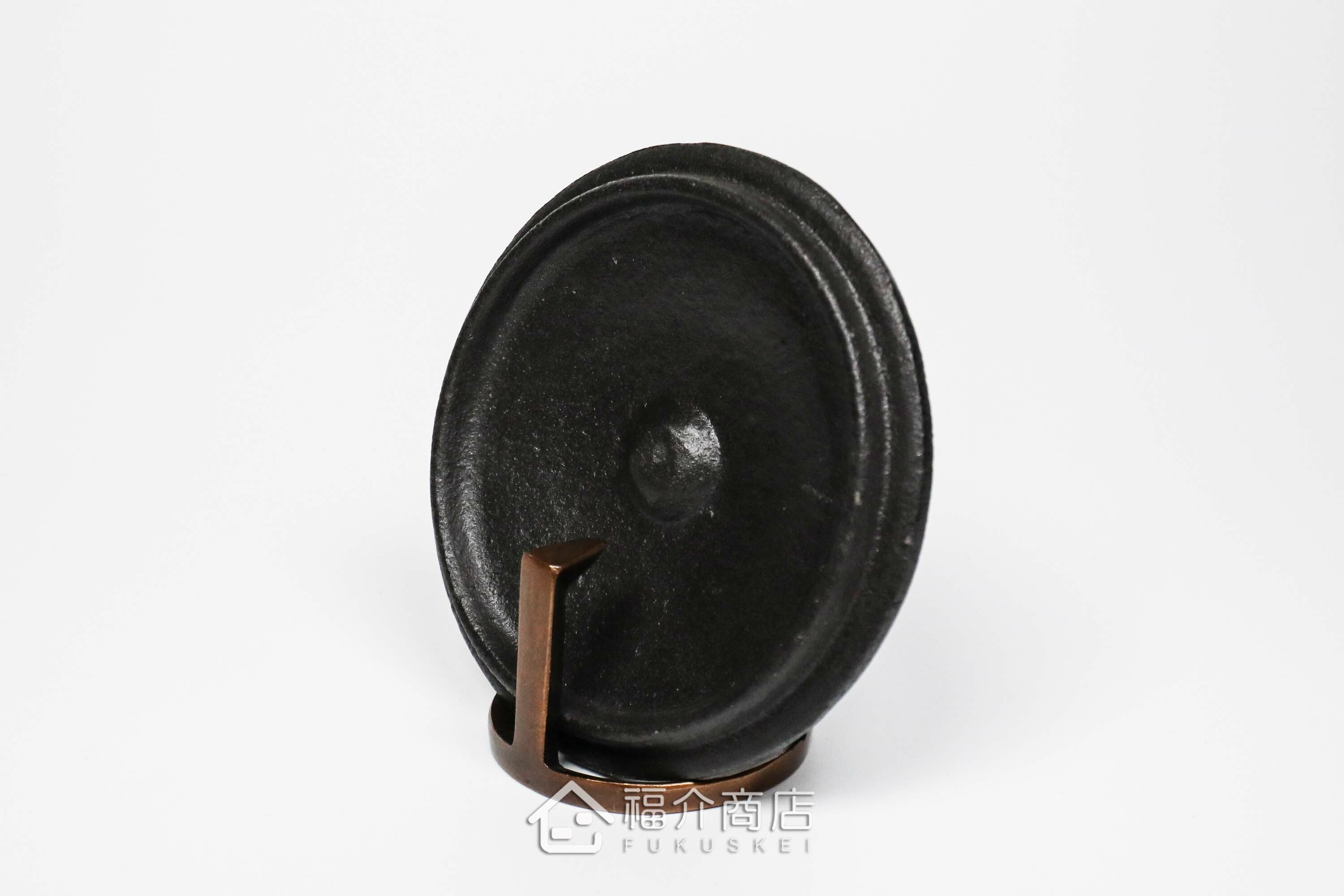 銅製五德造型的蓋置與茶壺蓋