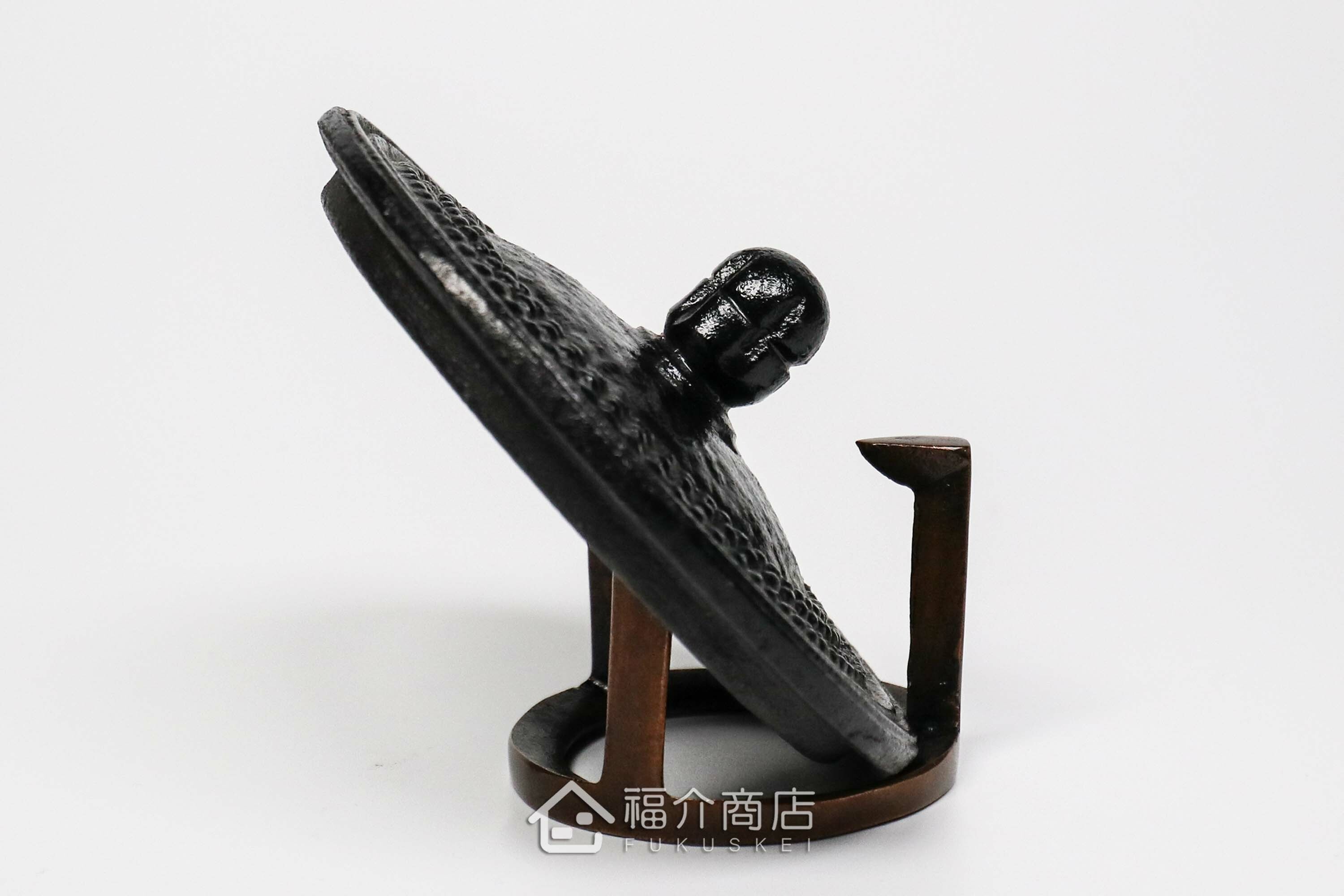 銅製五德造型的蓋置與茶壺蓋