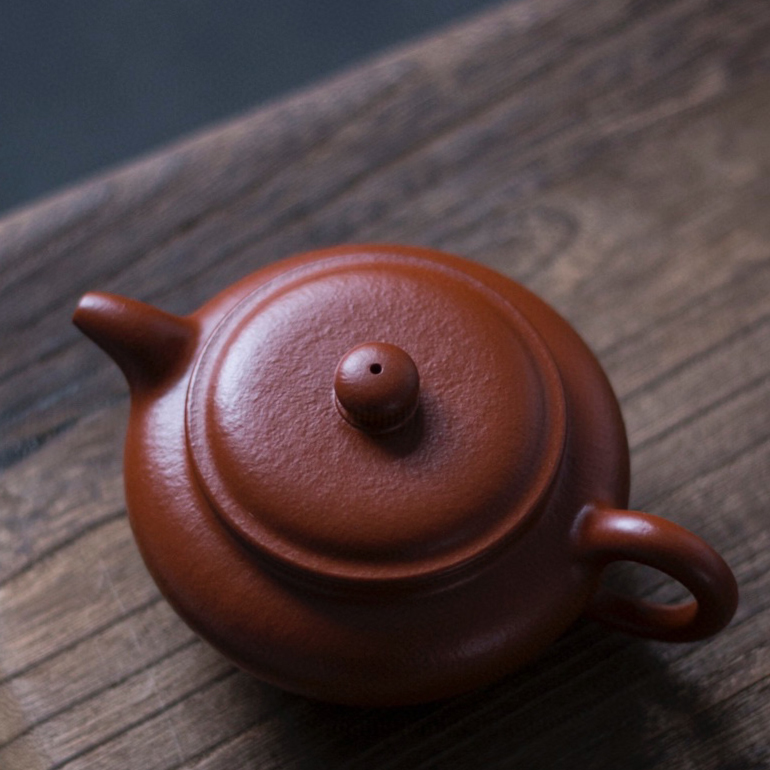 【扁腹】 -- 原礦30目粗砂老朱泥，水色油潤易泡養。