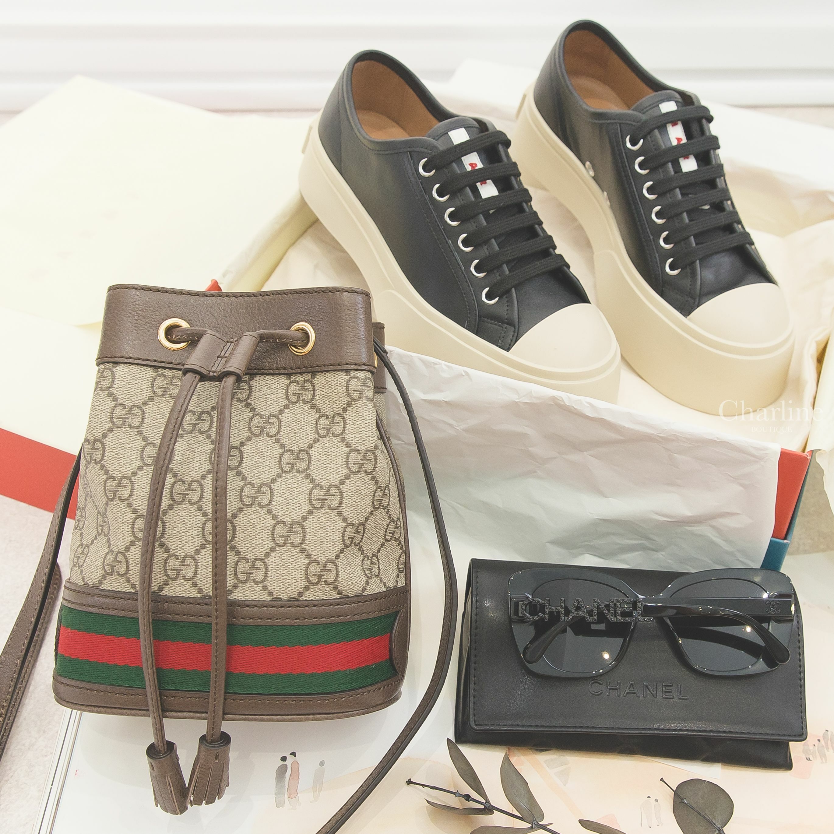 Gucci Ophidia Mini Gg Bucket Bag 米色/烏木色GG紅綠條紋迷你水桶肩背包,Chanel Square Sunglasses 黑色方框側邊黑鑽 Chanel 太陽眼鏡-Charline Boutique 精品代購