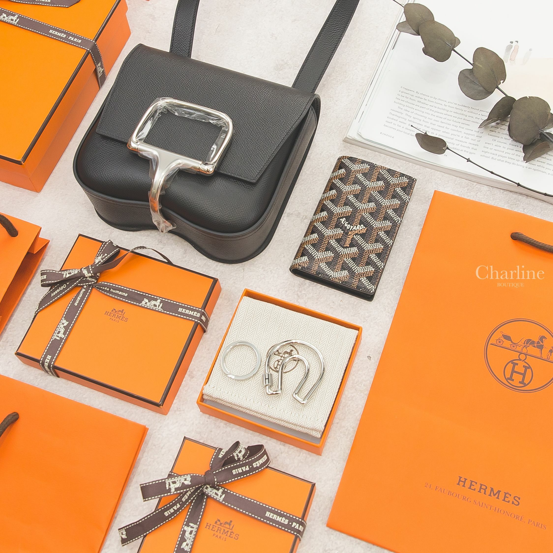 Hermès Della U刻黑色銀釦肩背包,Goyard 黑色拼黃色夾層內裡帆布/牛皮卡片短夾,Hermès Fer A Cheval Key Ring 銀色簍空馬蹄黑色H字樣不銹鋼鑰匙圈-Charline Boutique 精品代購