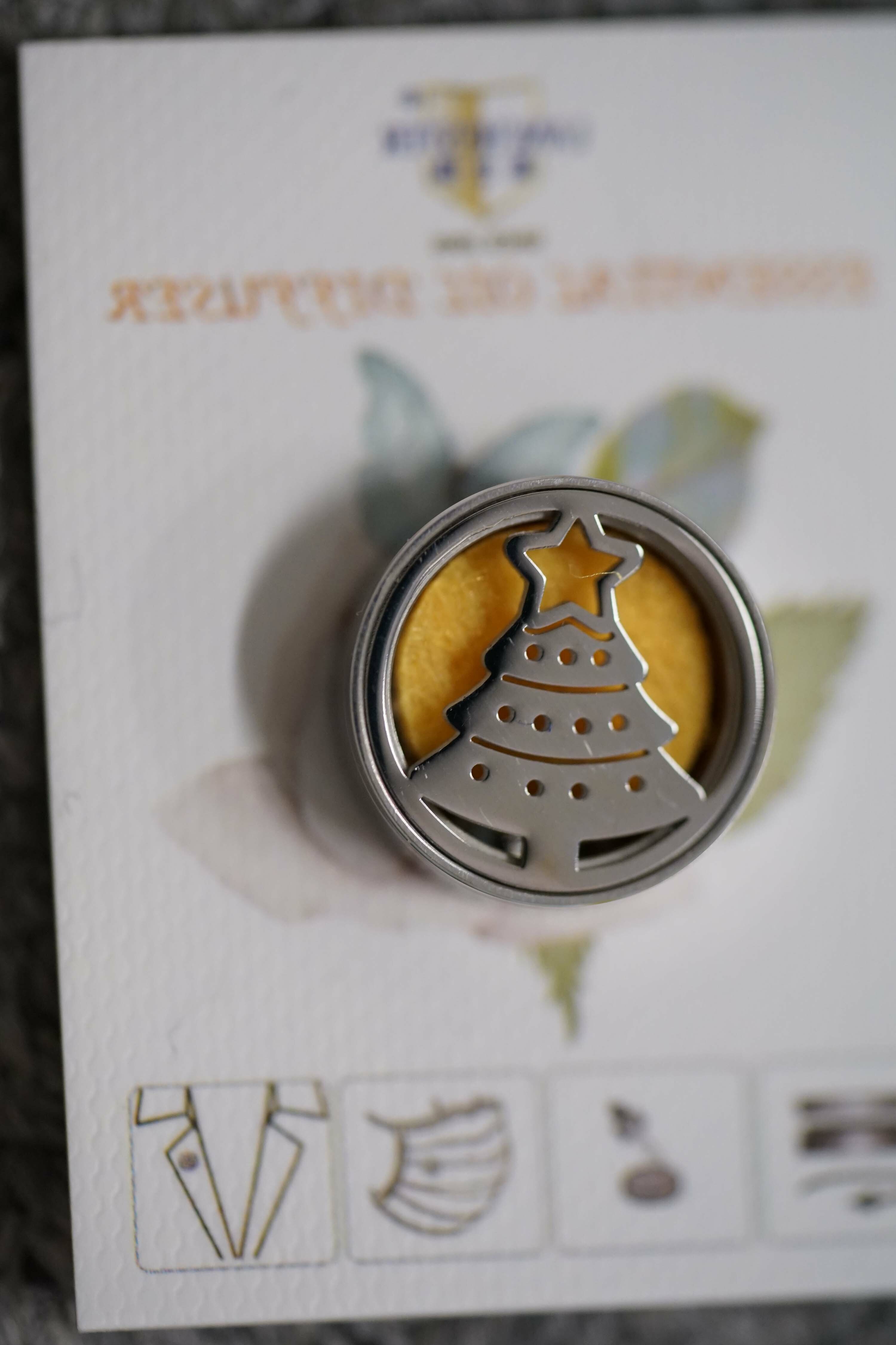 15mm 聖誕樹 圖案香薰扣 香精油釦 精油飾物 口罩/衣領適用 磁石釦 口罩香薰夾 (白金銀色)(連12片顏色隨機的可重用棉片)(隨機送上口罩3片)