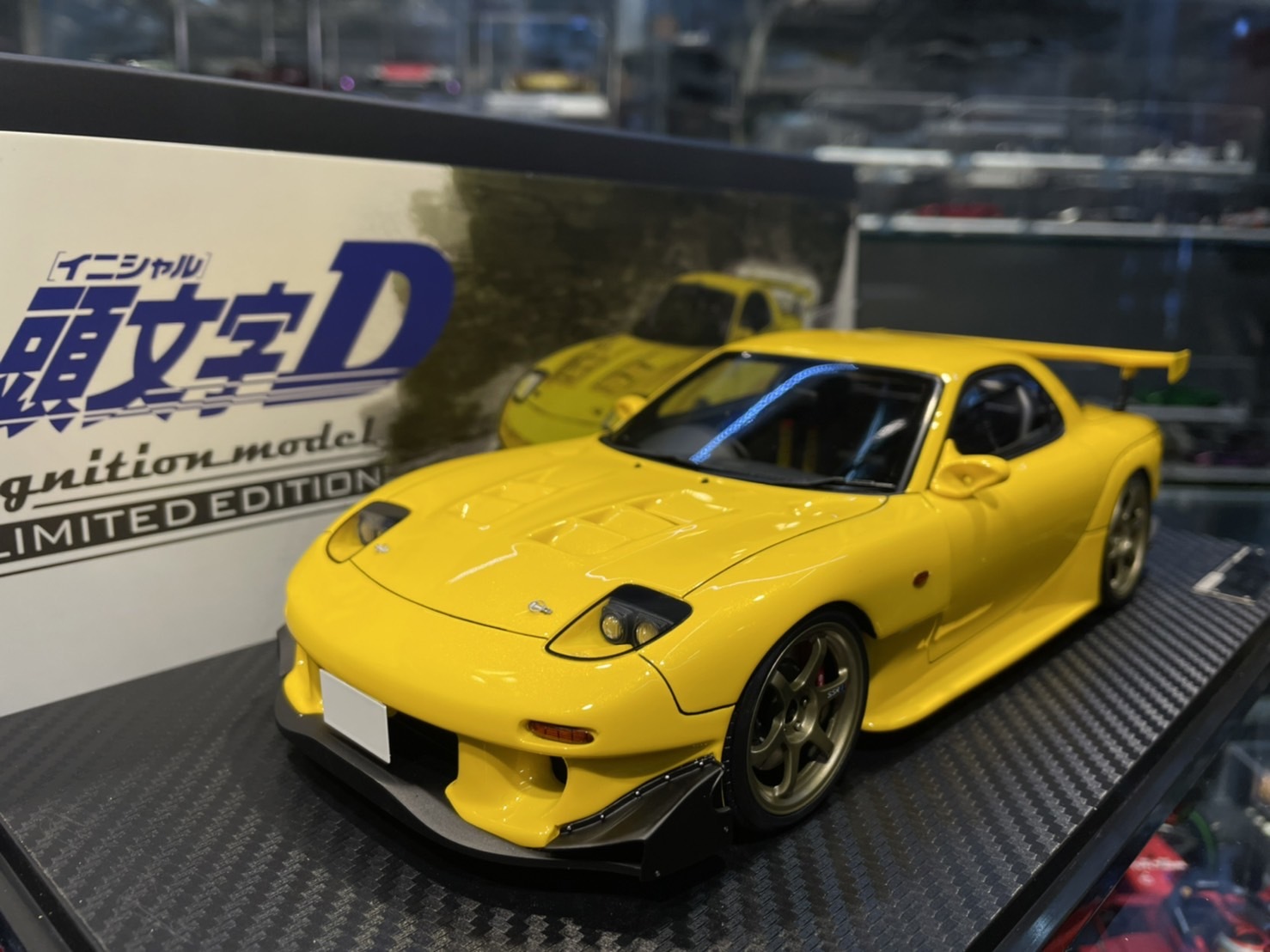 ignition IG2868 INITIAL D Mazda RX-7 (FD3S) Yellow 1/18