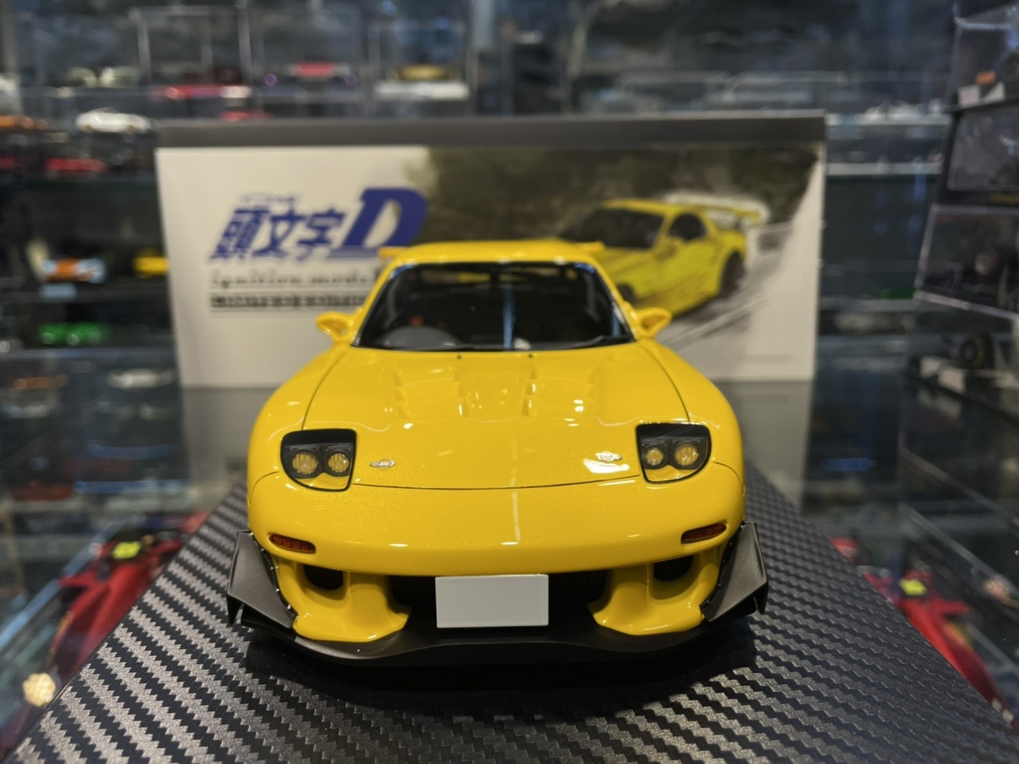 ignition IG2868 INITIAL D Mazda RX-7 (FD3S) Yellow 1/18
