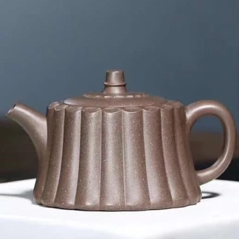 【竹韻井欄】--此壺曲線優雅，筋紋線條明晰工整!