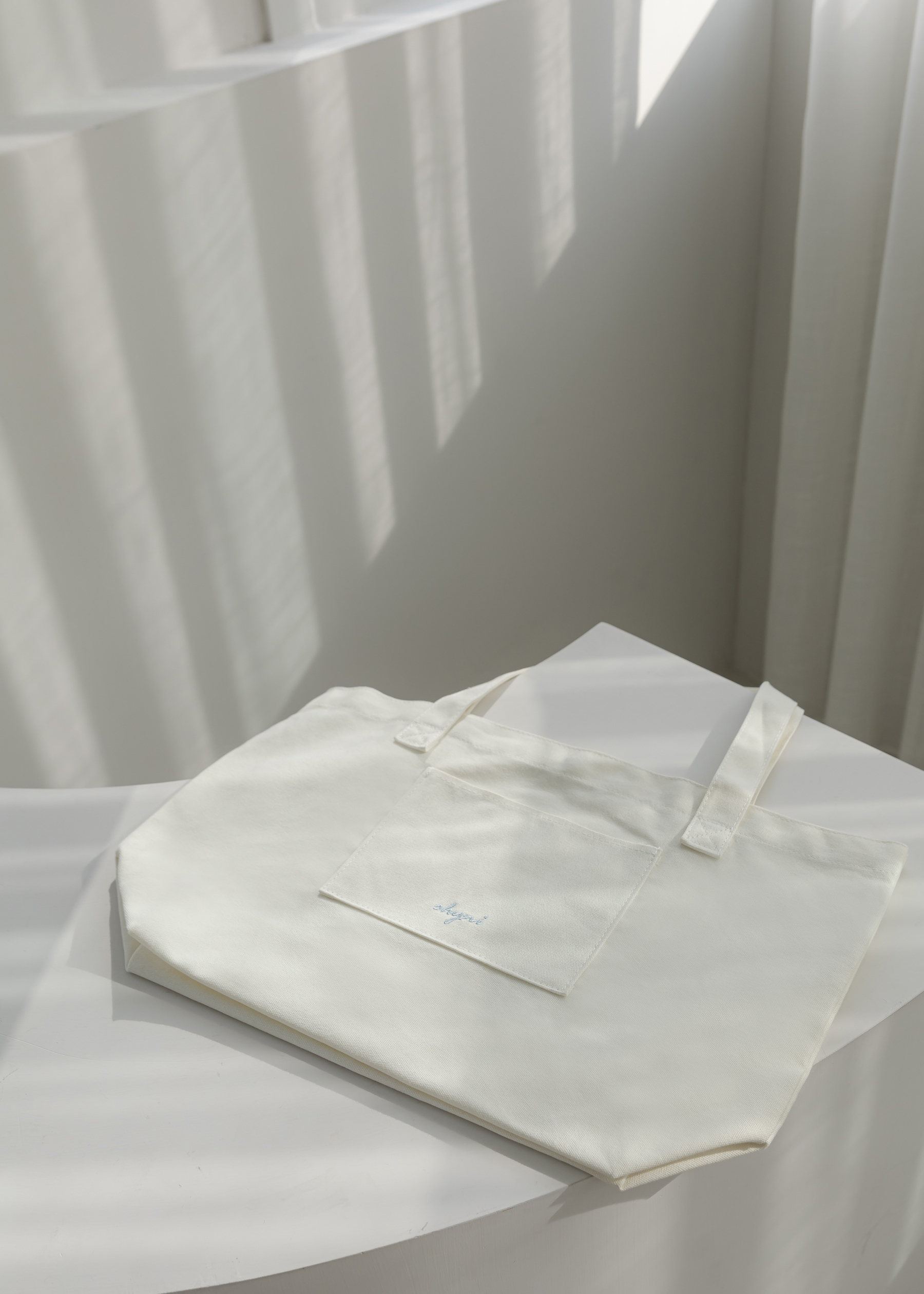 Shyni Embroidery Tote Bag- White