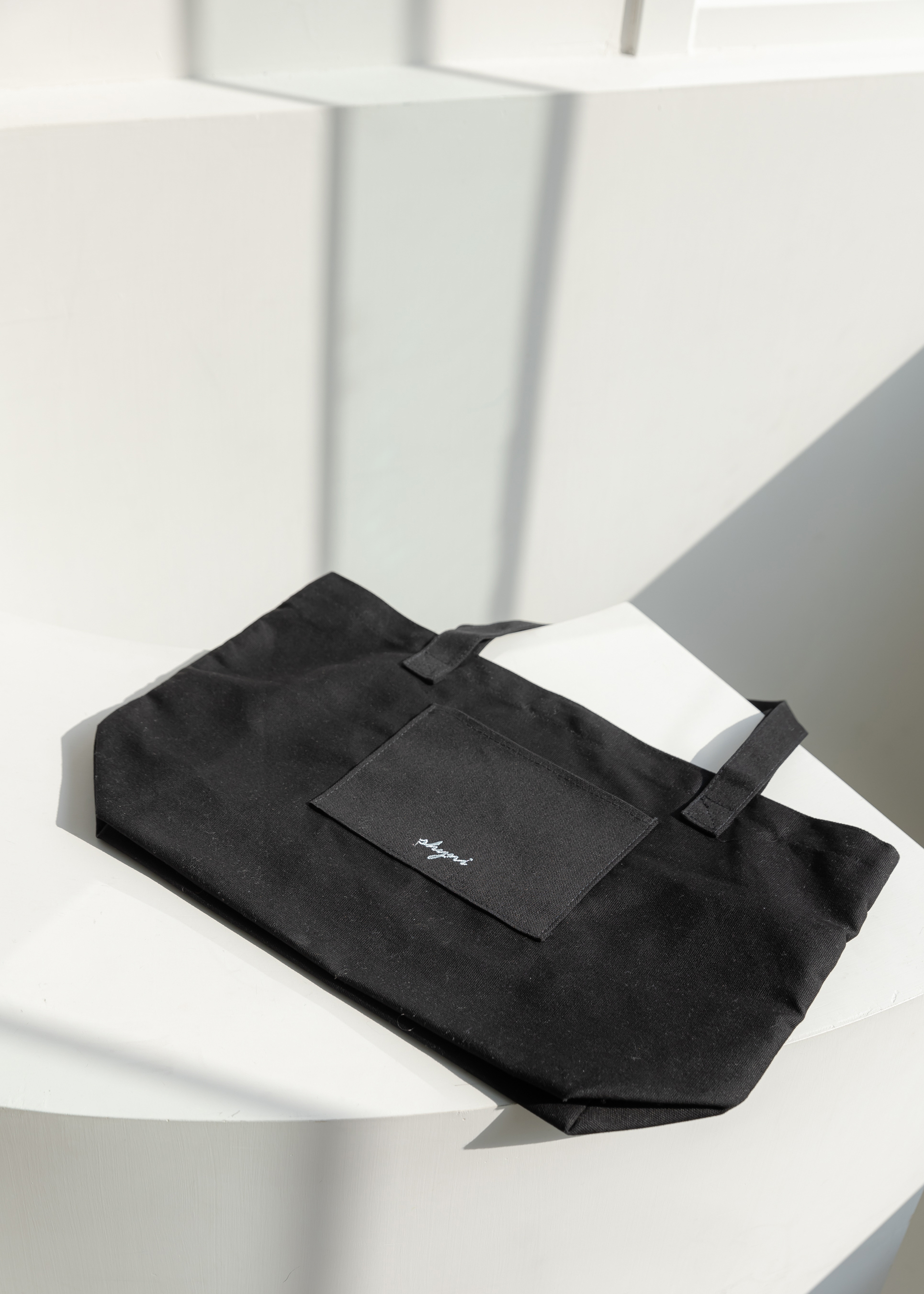 Shyni Embroidery Tote Bag- Black