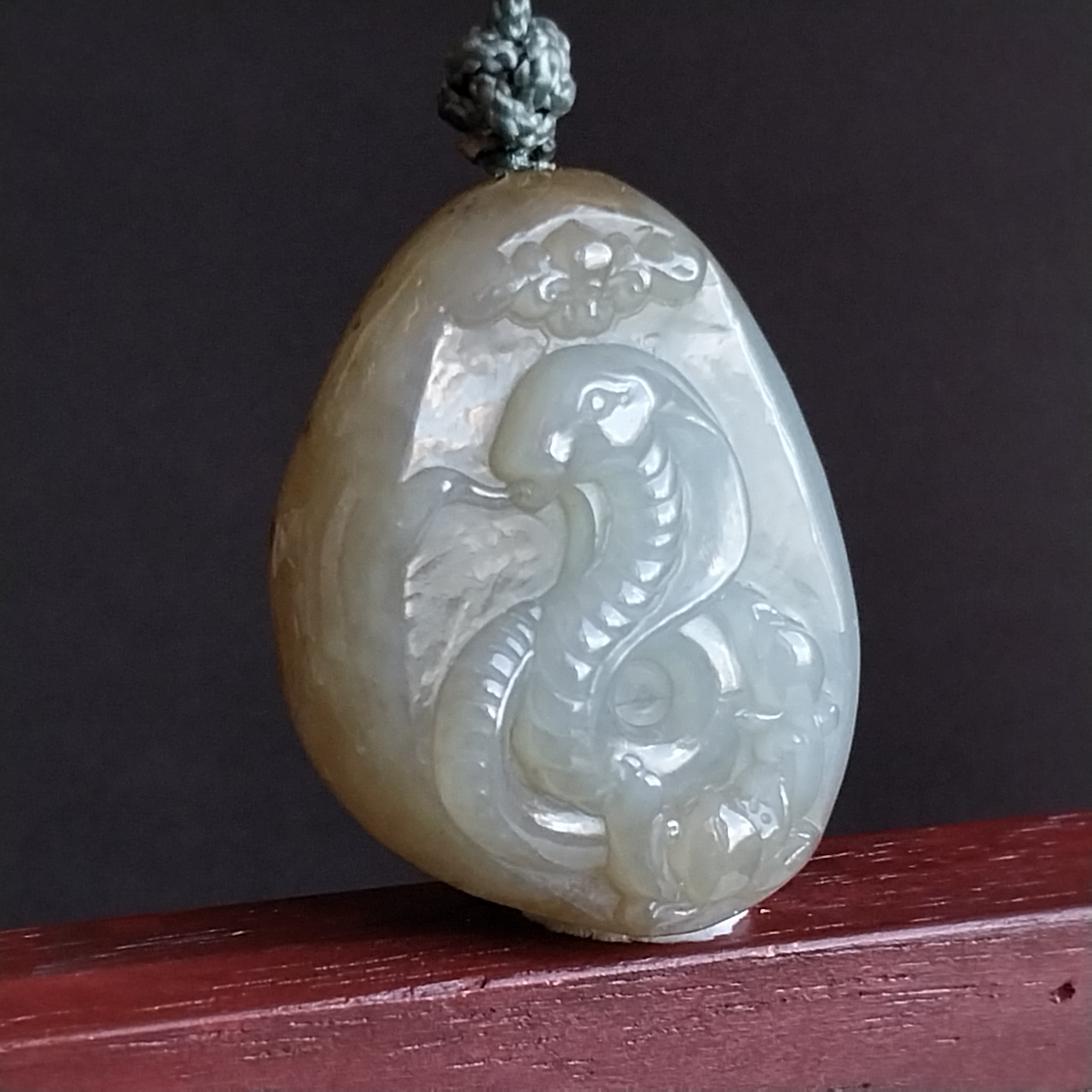 J2090 和田玉糖料蛇