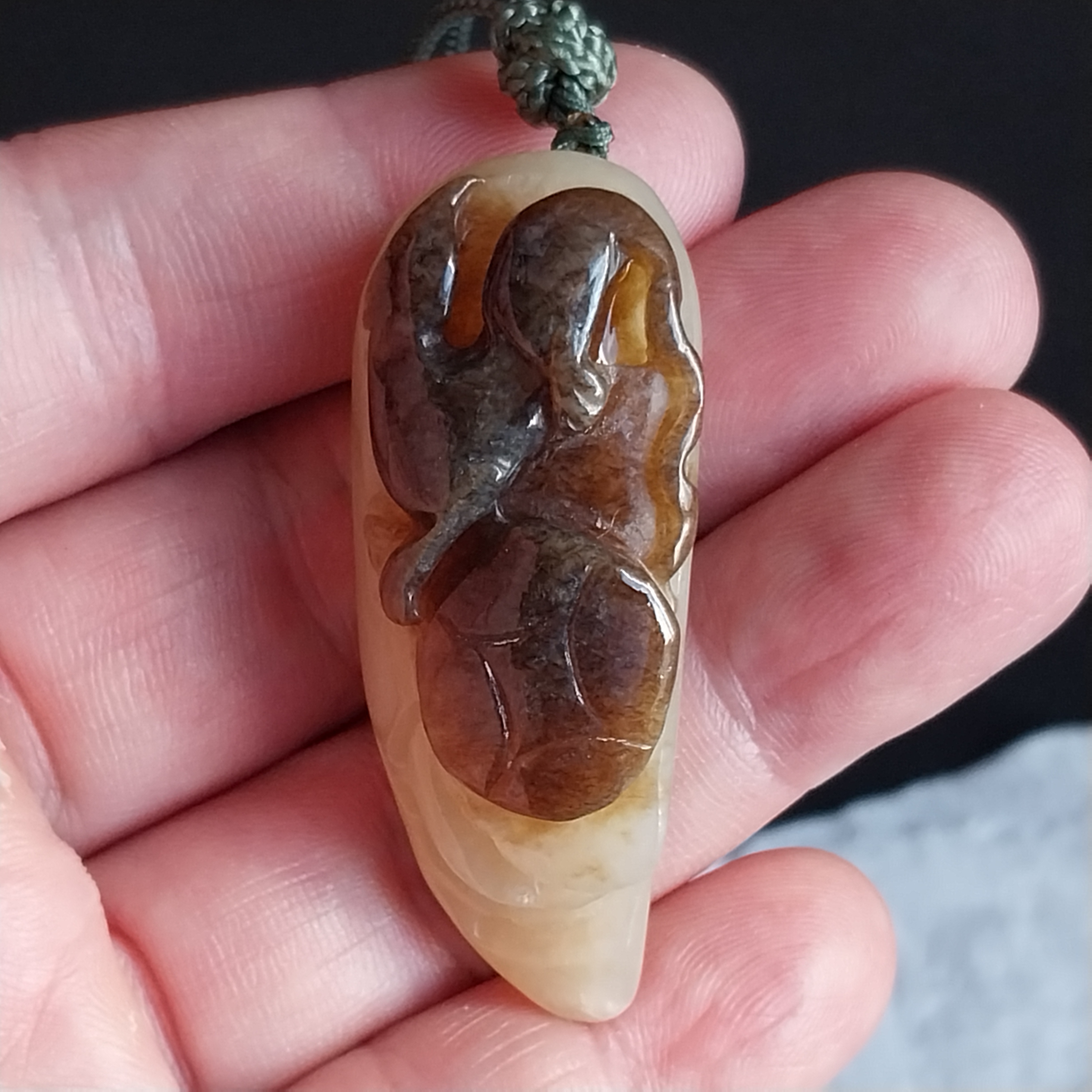 J2093 和田玉糖白料狐狸掛飾