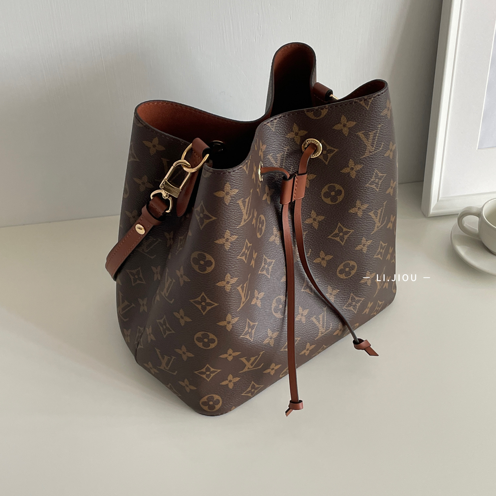 Louis Vuitton LV NOE MM 經典老花水桶包 焦糖色