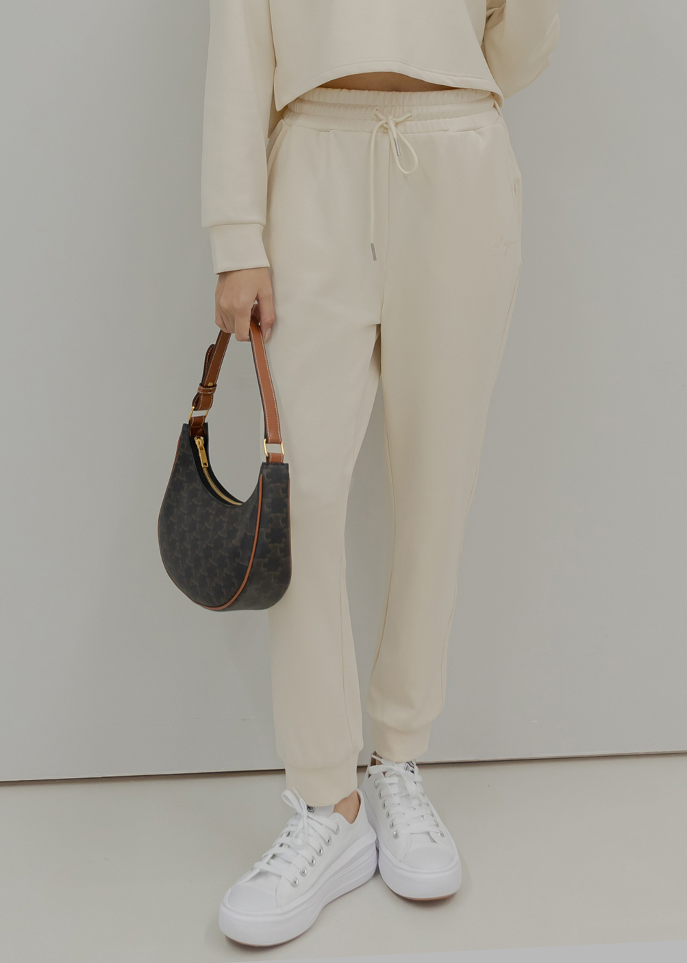 內刷毛刺繡修身長褲- Nude