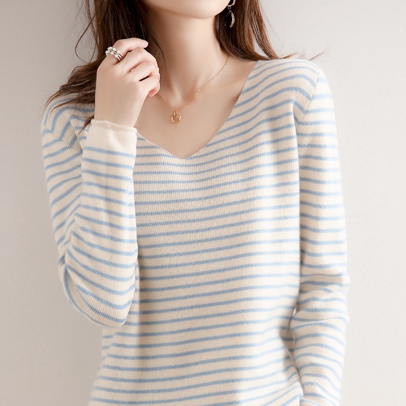 【零碼出清不退換】V領細條紋針織上衣
