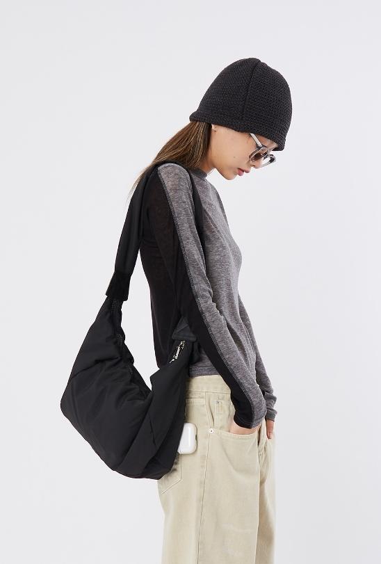 【最後現貨】韓國 尼龍 柔軟 輕薄 混紡 大容量 斜跨包