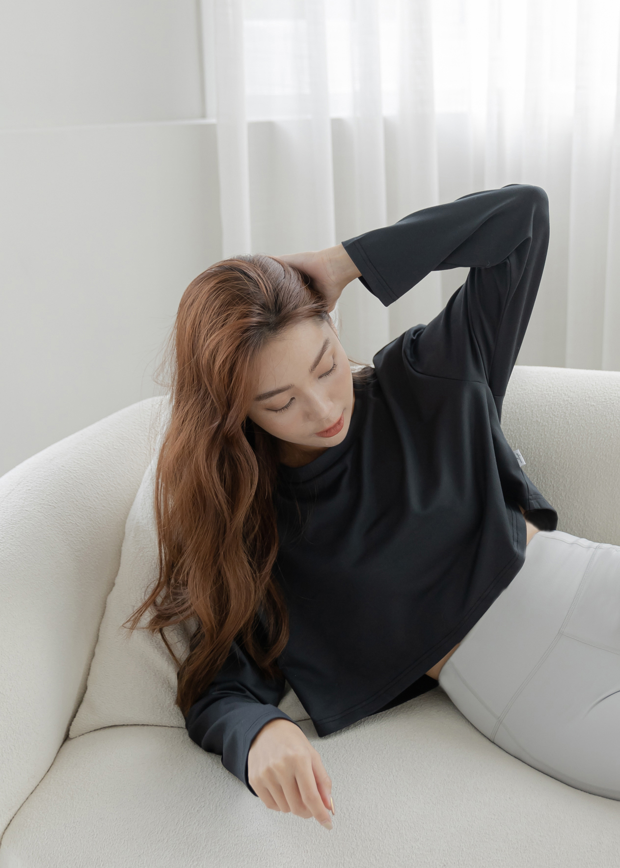 百搭親膚短版寬鬆上衣- Black