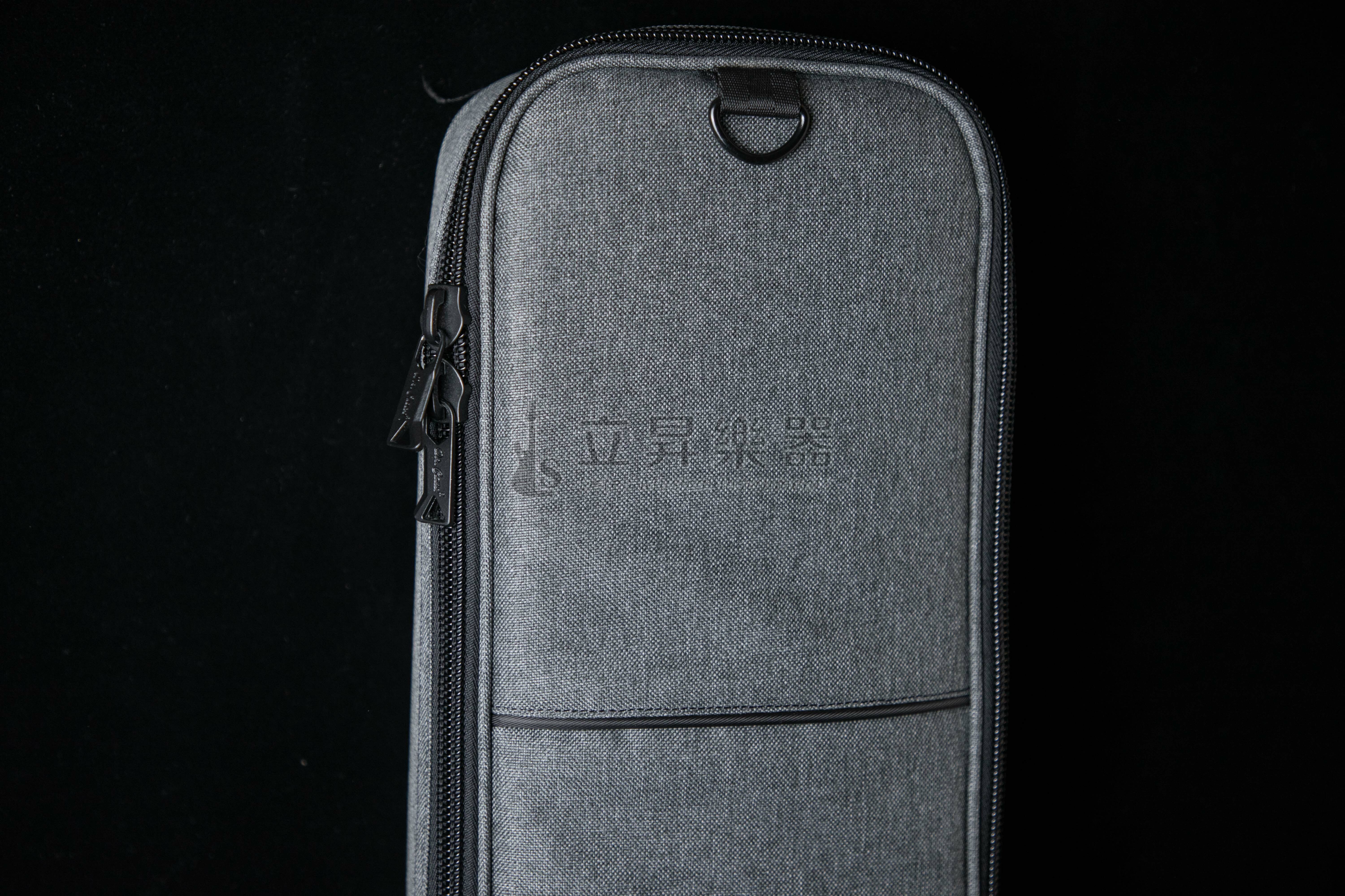 電吉他袋 Dr Case PORTAGE 2.0系列 超厚 防潑水 吉他袋 軟case｜ Black黑色 DRLS-333 電吉他袋 Dr Case PORTAGE 2.0系列 超厚 防潑水 吉他袋 軟case｜ Black黑色 DRLS-333 / Brown棕色 DRLS-334 / Navy Blue海軍藍色 DRLS-335 / Gray灰色 DRLS-336 第 4 張圖片｜三峽吉他 / Bass