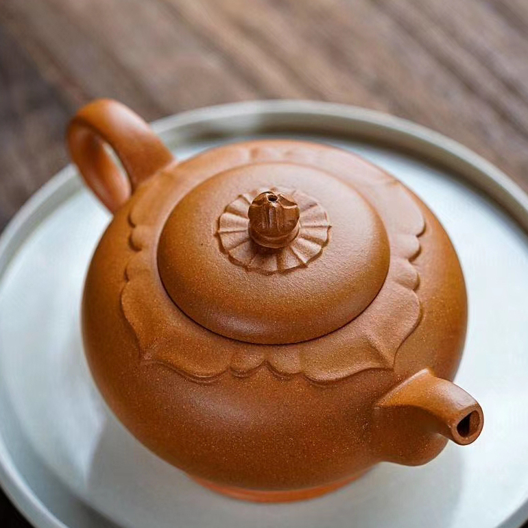 【菱韻壺】 -- 做工非常的精緻，簡樸風，老段泥，別錯過。