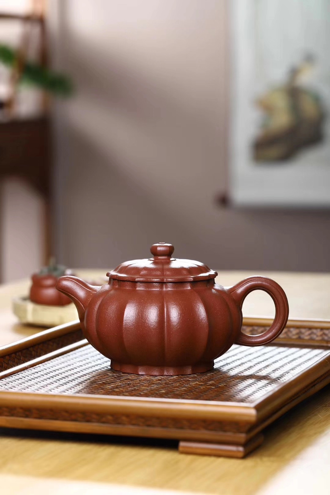 【筋紋宮燈】--此壺做工精湛，筋紋線條明瞭清晰，壺型經典！