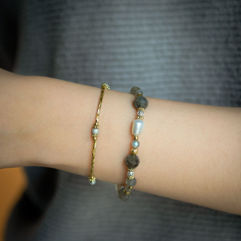 海面上的冰山 // C1346拉長石珍珠黃銅雙圈手鍊
