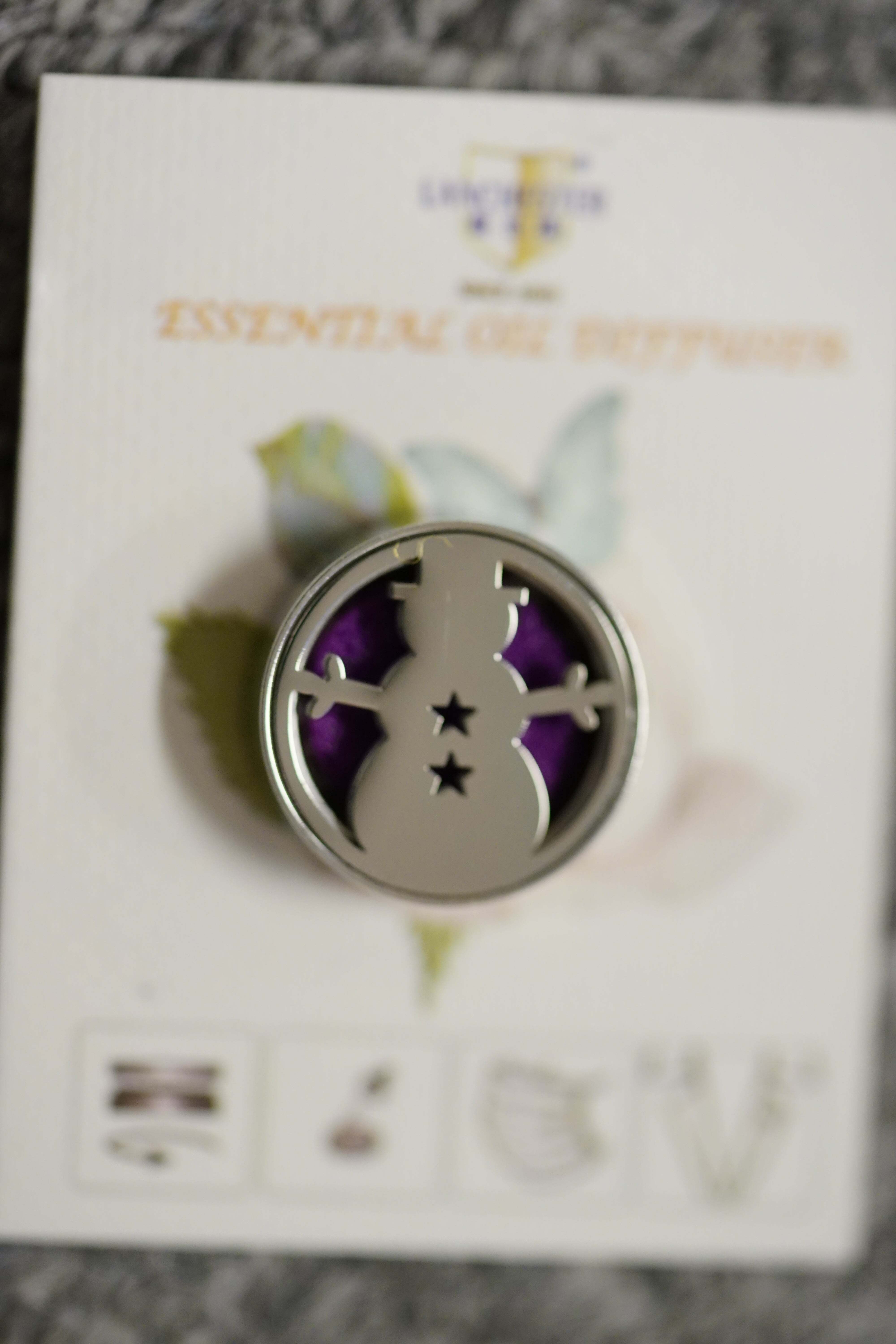 15mm 雪人 圖案香薰扣 香精油釦 精油飾物 口罩/衣領適用 磁石釦 口罩香薰夾 (白金銀色)(連12片顏色隨機的可重用棉片)(隨機送上口罩3片)