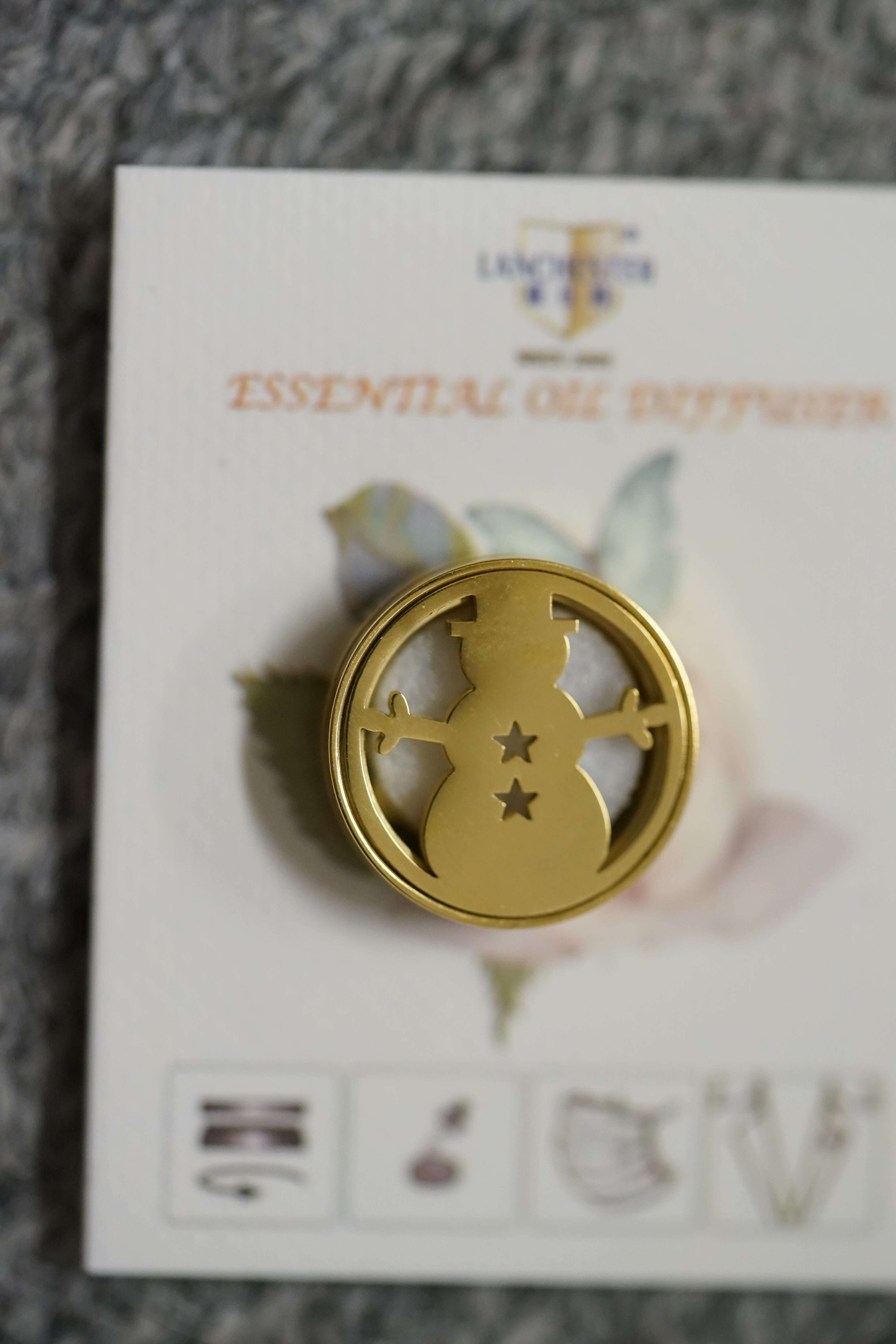 15mm 雪人 圖案香薰扣 香精油釦 精油飾物 口罩/衣領適用 磁石釦 口罩香薰夾 (金色)(連12片顏色隨機的可重用棉片)(隨機送上口罩3片)