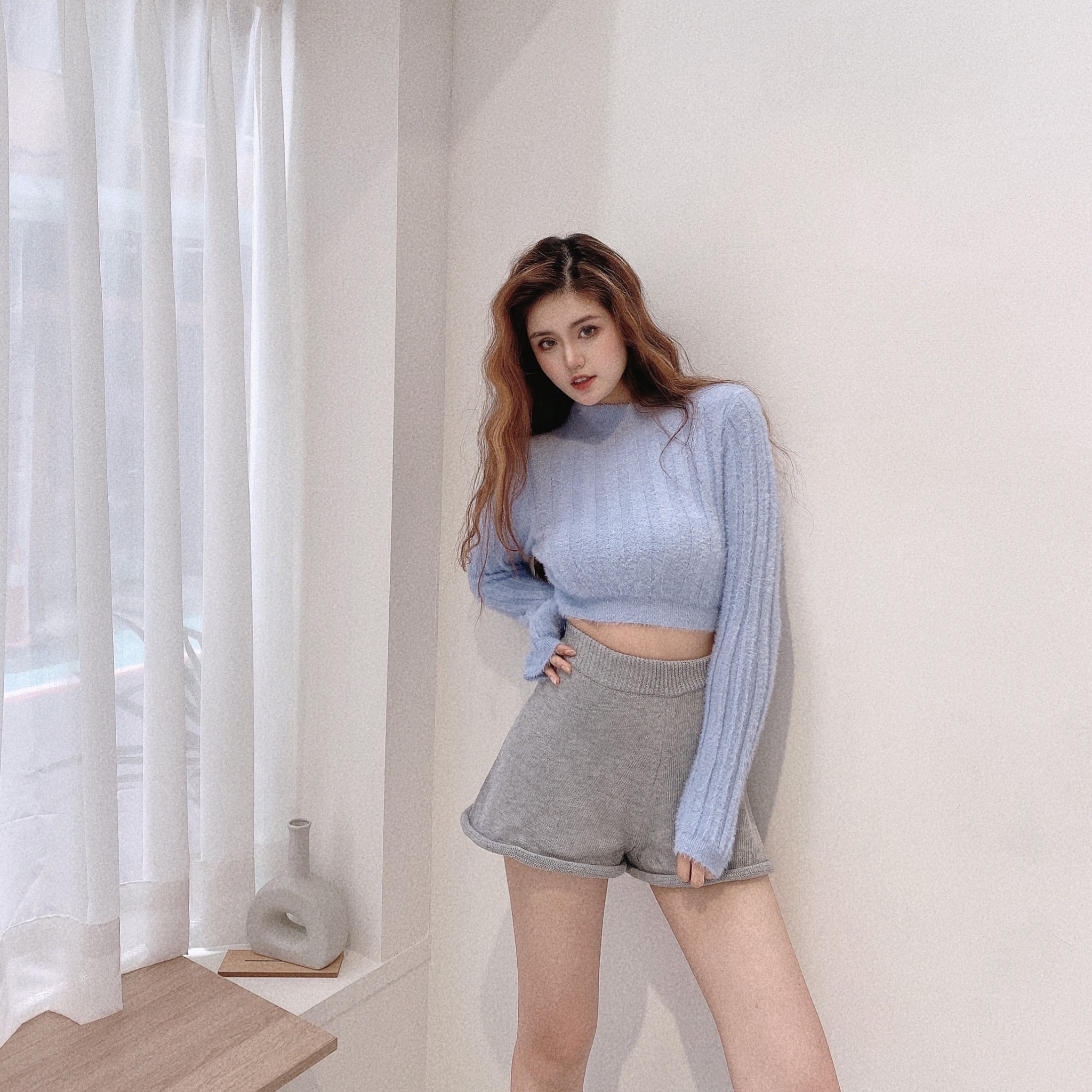 柔軟毛毛微領短版毛衣/四色