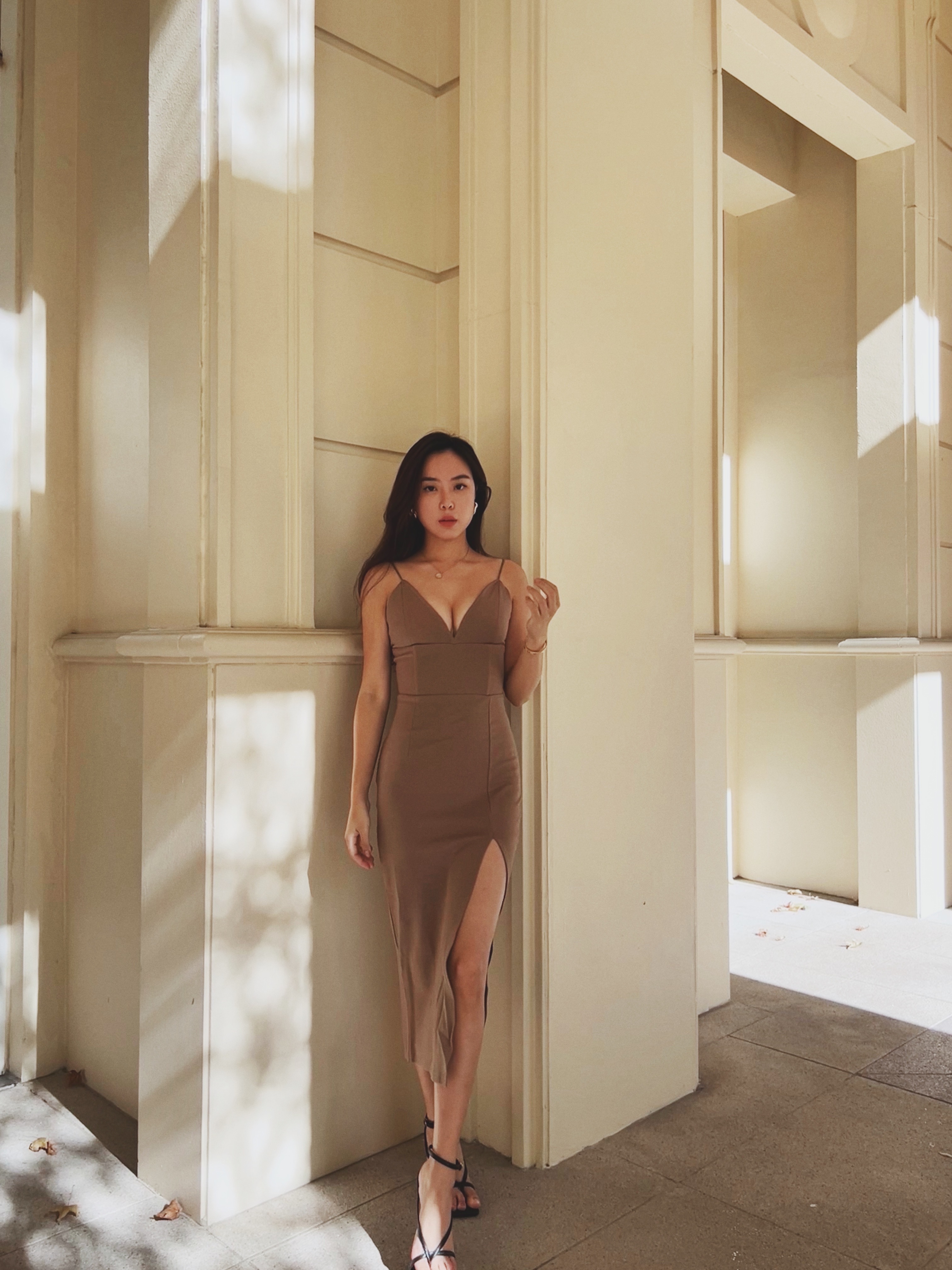 Absorb 藏不住魅力 深V魚骨開衩洋裝