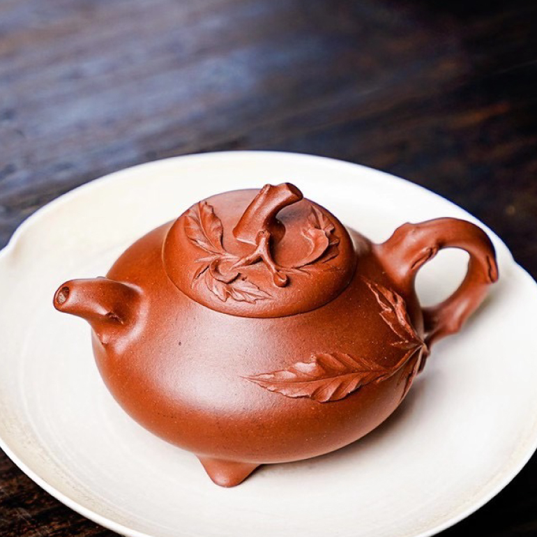 【聖桃】-- 無論是作為茶具還是作為擺設，它都能夠為空間增添一抹優雅的風情。