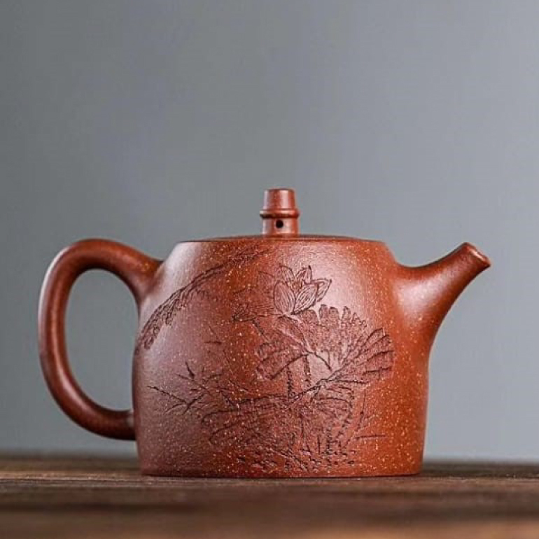 【漢鐸】— 此壺胎質細膩，典雅溫潤，凝重古雅。