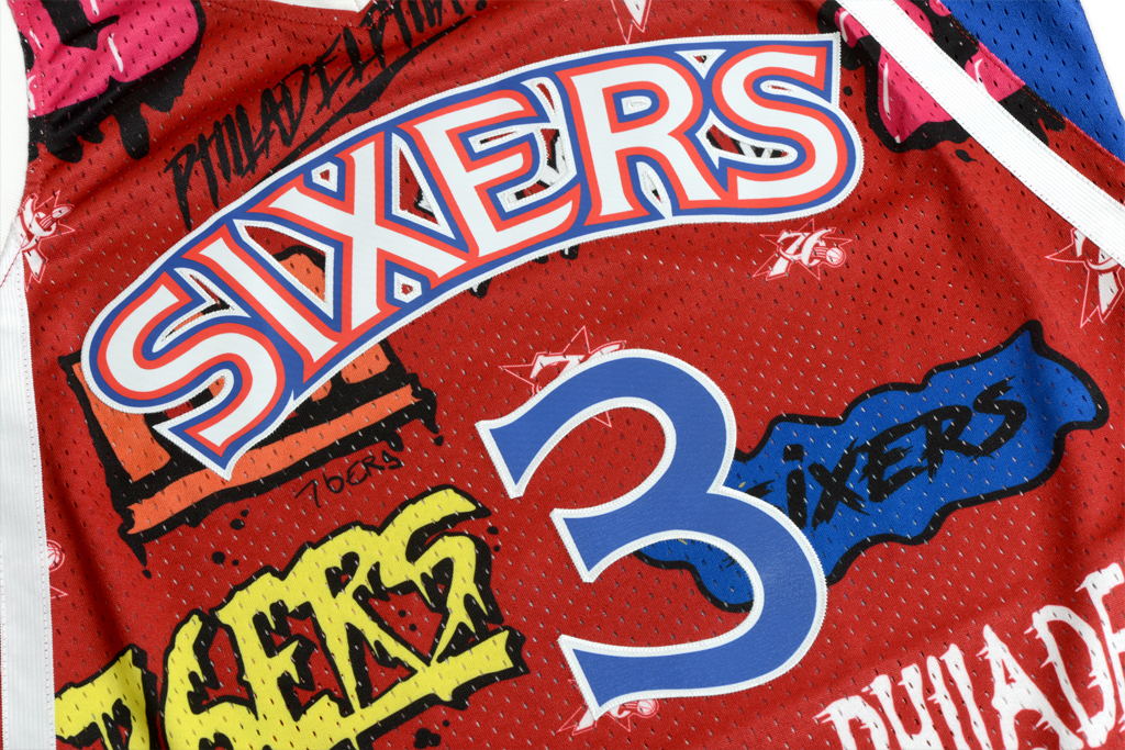 Mitchell & Ness 費城76人隊 Allen Iverson Slap Sticker Swingman 球衣