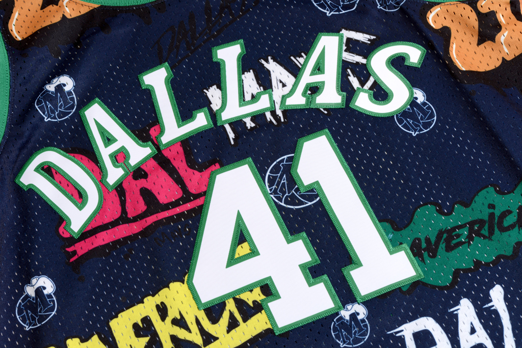 Mitchell & Ness 達拉斯獨行俠隊 Dirk Nowitzki Slap Sticker Swingman 球衣