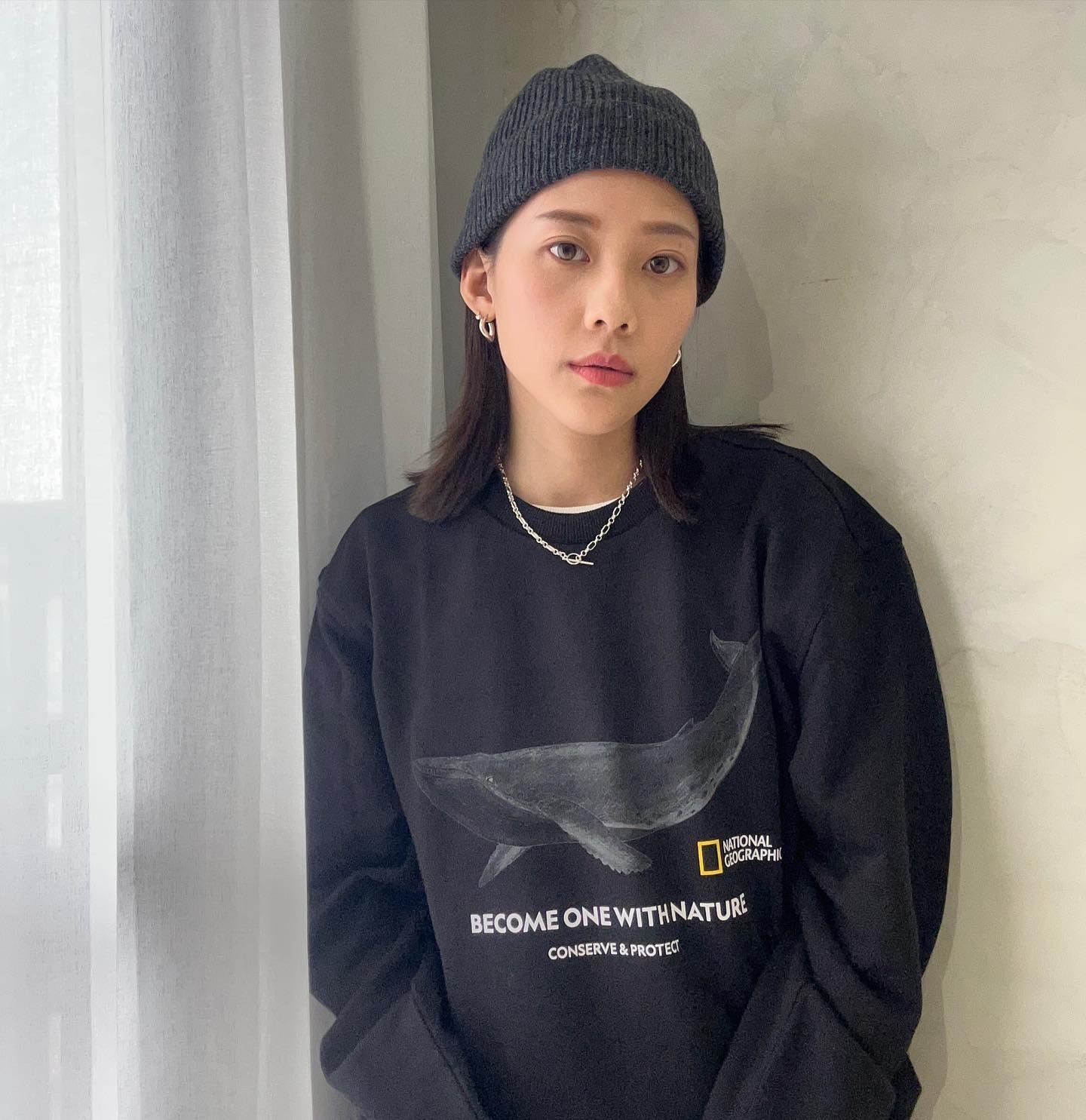 🐳國家地理 中性藍鯨 圓領大學T 炭黑