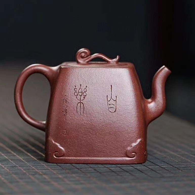 【四方如意】個漢方造型，上下四方圓精緻小巧，過渡平滑，外觀細膩。