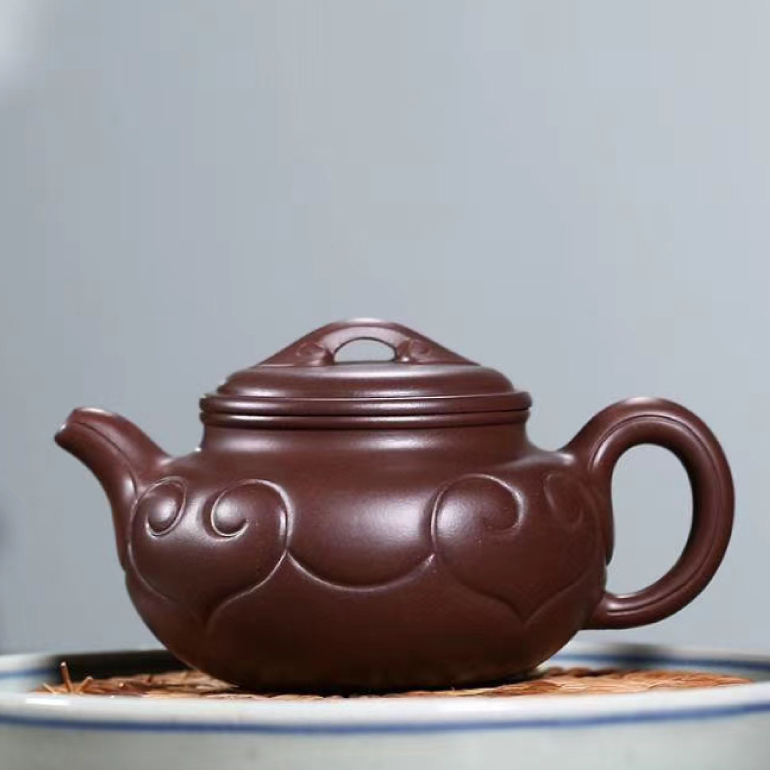 【仿古如意】一彎嘴胥出悠長秀美，含蓄挺拔，富有力度，收放得宜