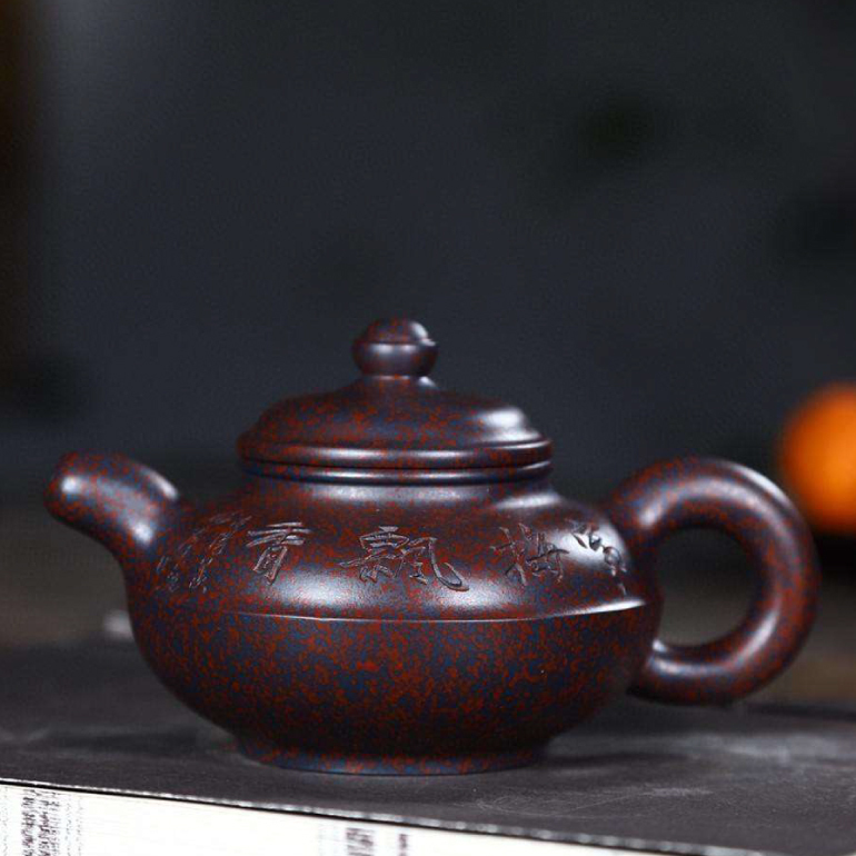 【合緣壺】- 壺身扁圓，上下相合，腹線如水天交接線，有陰陽相合之意。