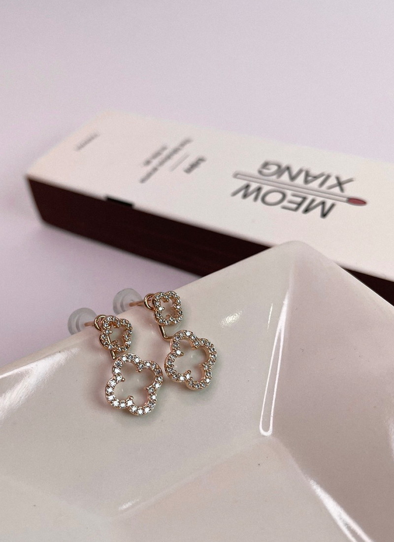 [現貨] [ 925純銀 ]梅花耳環