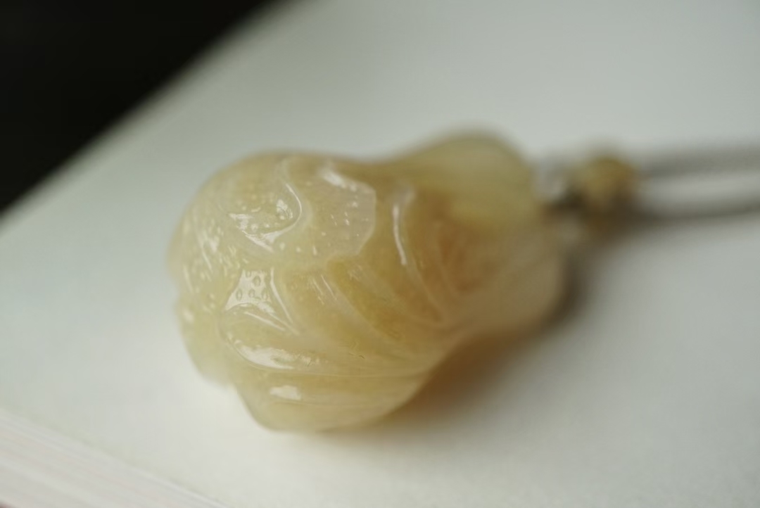 1123431 和田玉且末糖白“白菜-百財”掛件