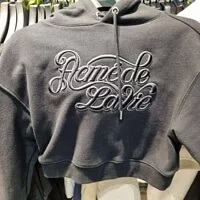 [S] ADLV X LISA CURLY LOGO EMBOSS EMB CROP TOP HOODIE,BLACK, ADLV22FW-HDCLCY-BLK (SAV119)